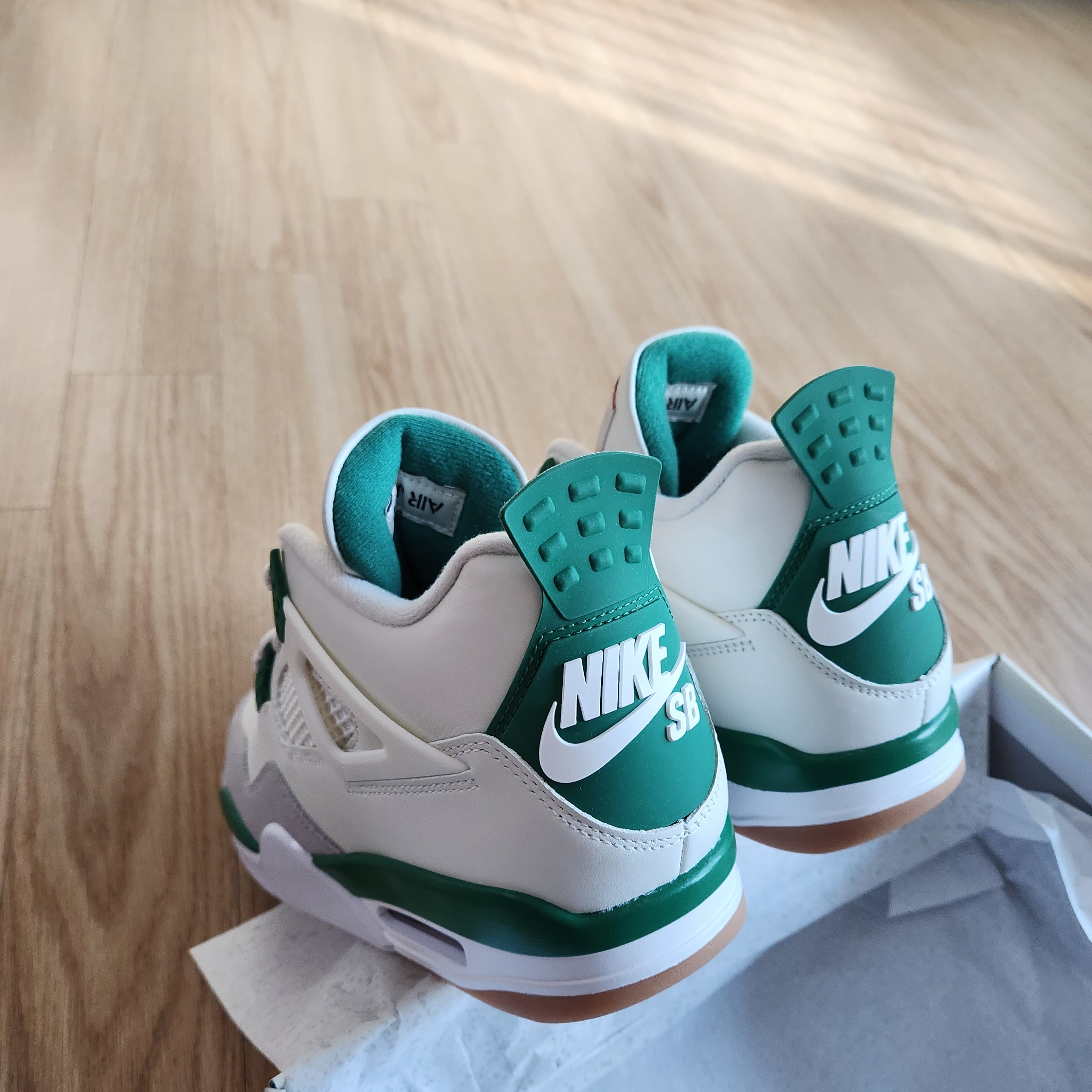 Jordan 4 x Nike SB Retro SP Pine Green 착용 스타일 - 2