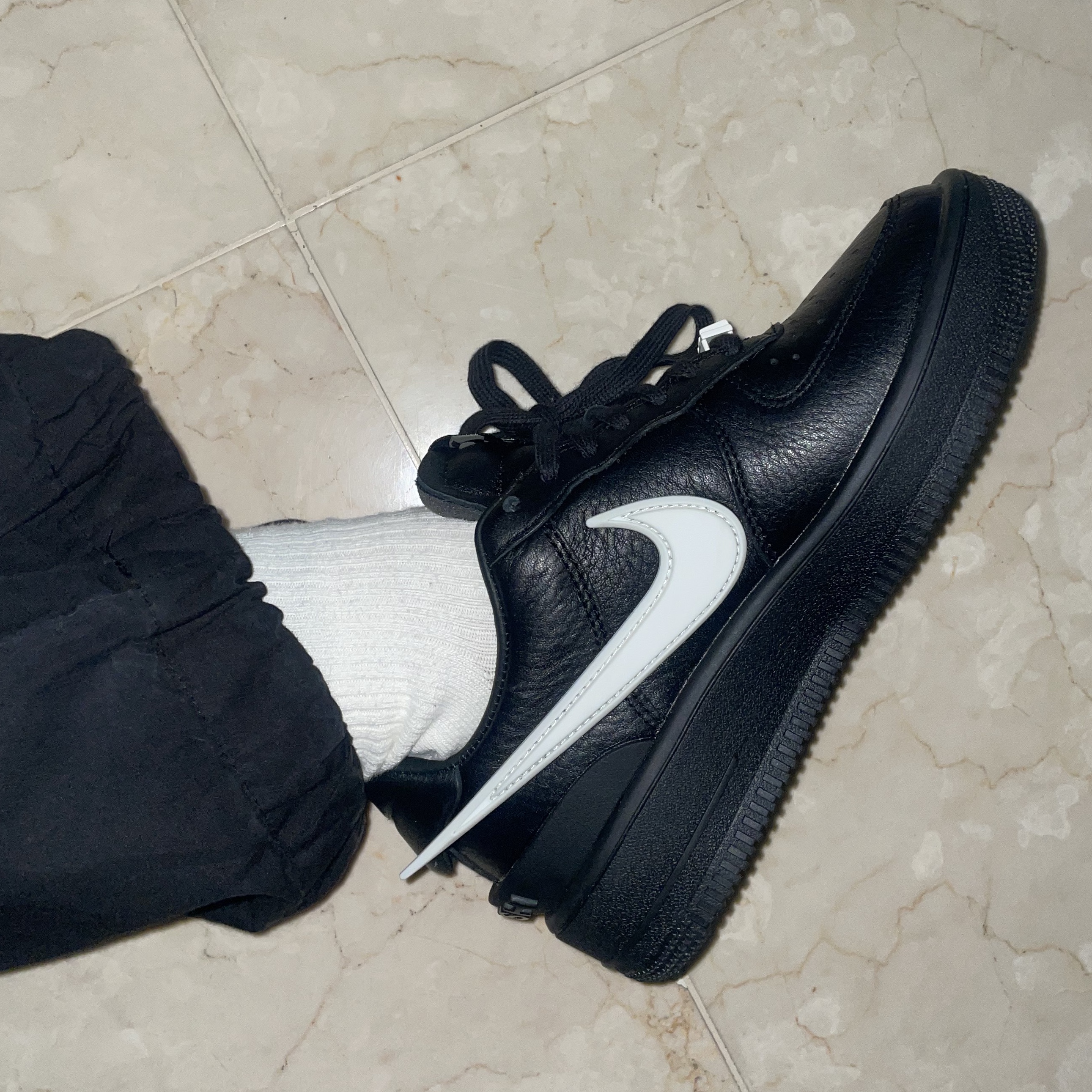 Nike x Ambush Air Force 1 Low SP Black 착용 스타일 - 3