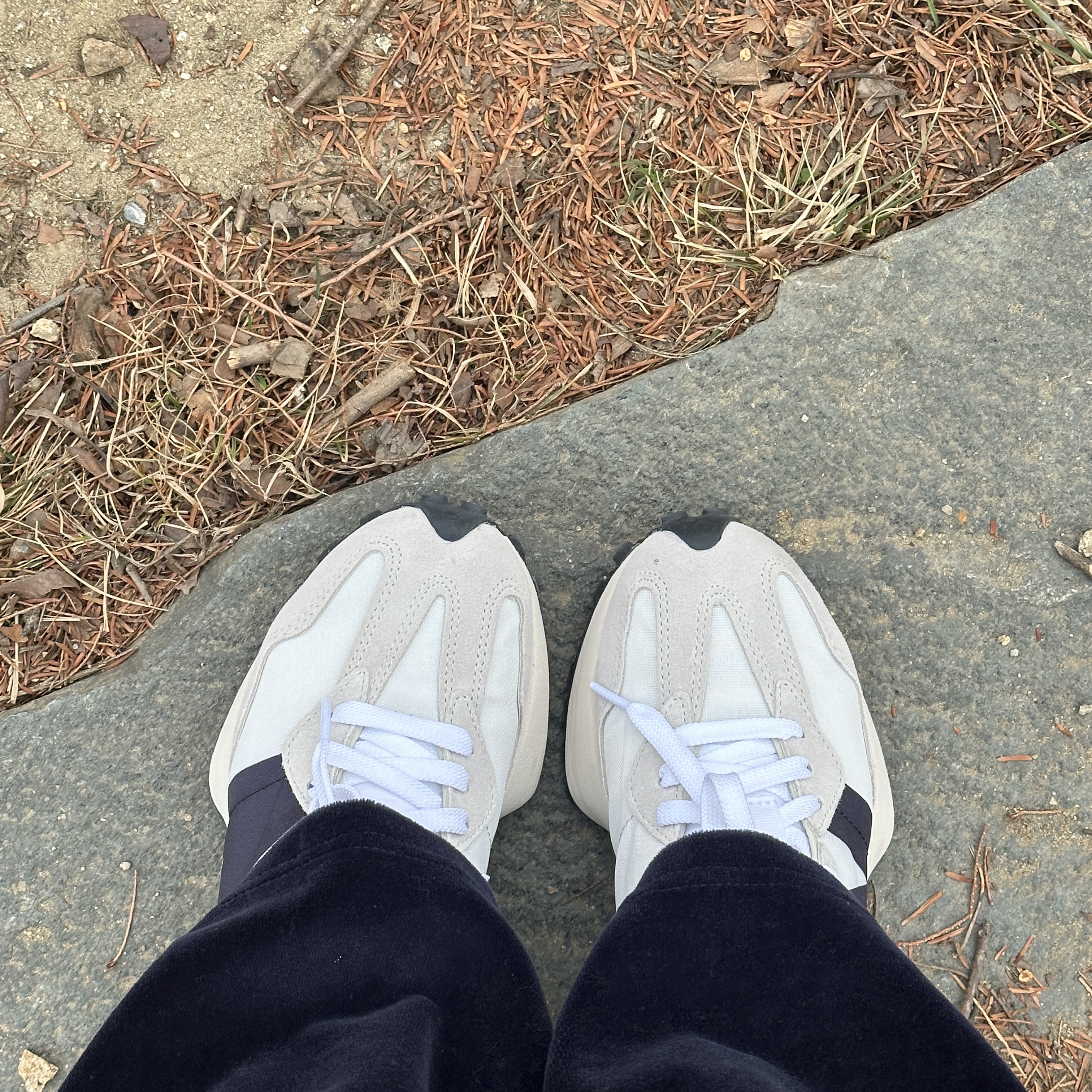 New Balance 327 White Black 착용 스타일