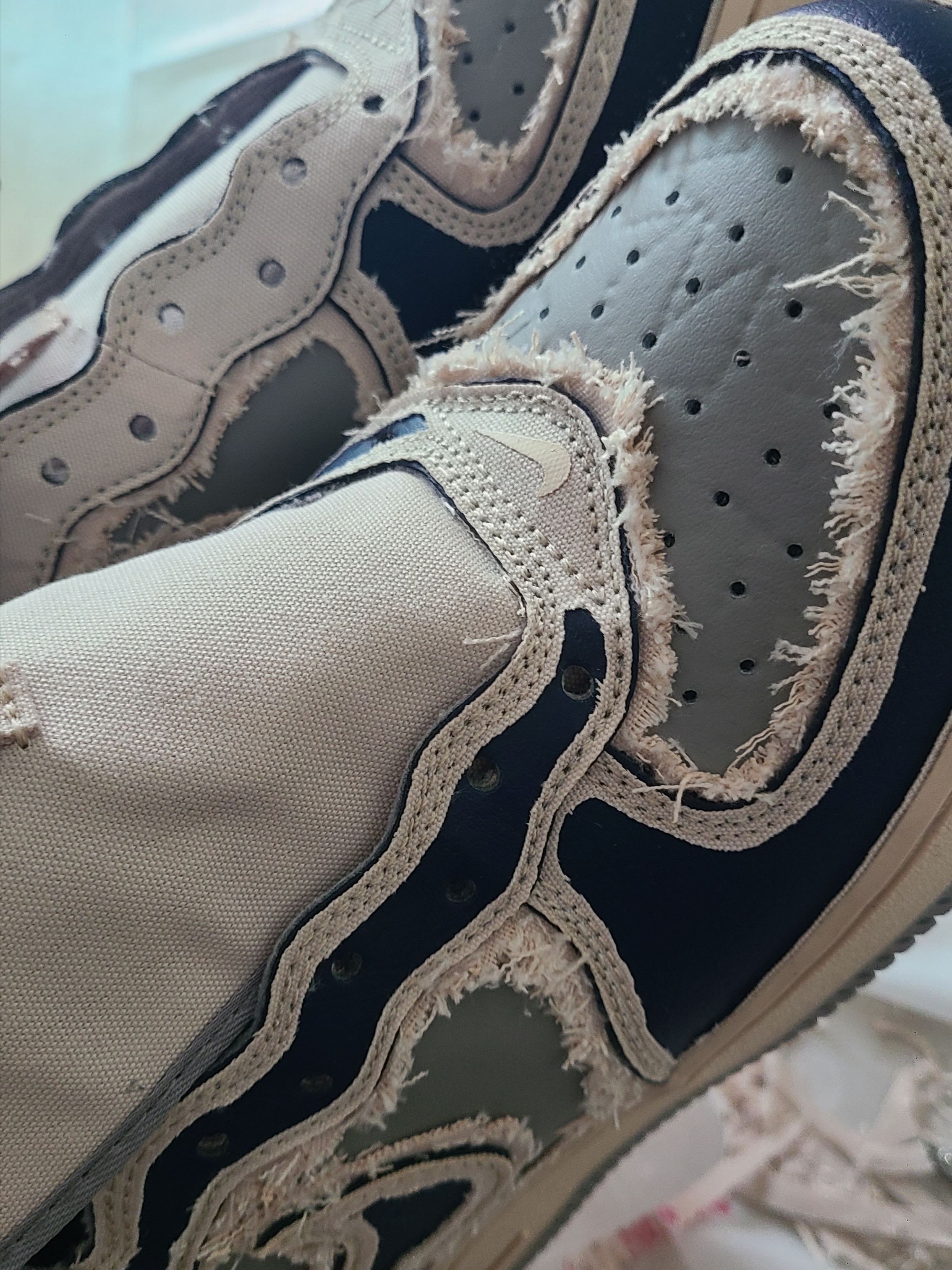 Nike Air Force 1 Mid '07 Pearl White 착용 스타일