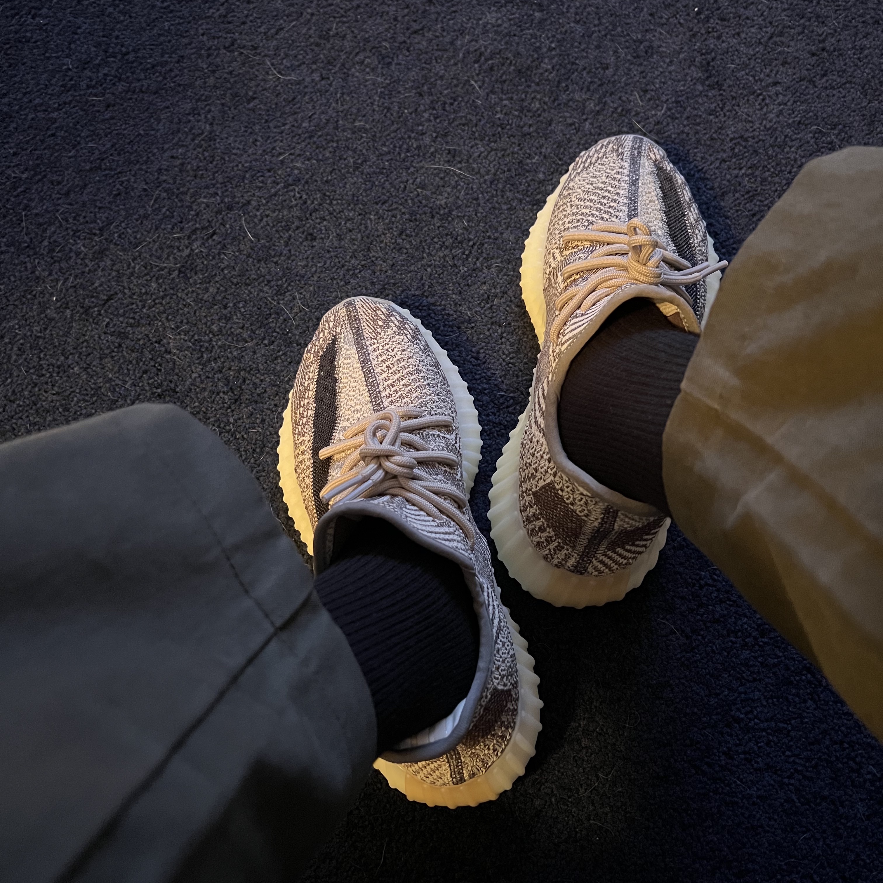 Adidas Yeezy Boost 350 V2 Zyon 착용 스타일 - 1
