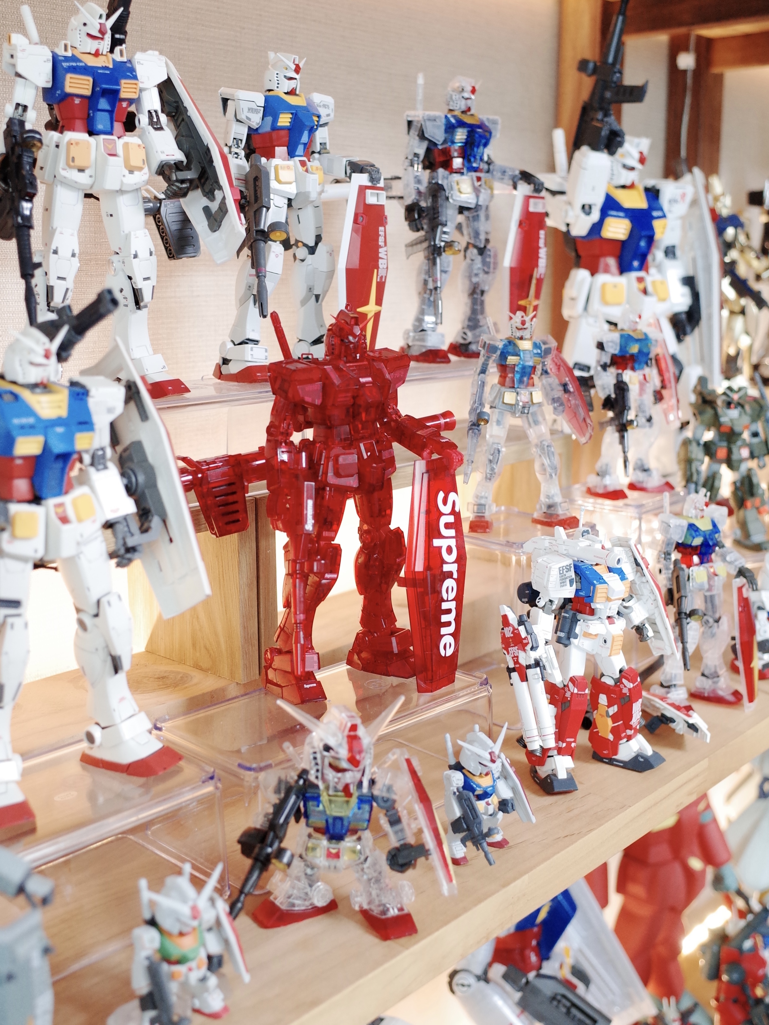 Supreme MG 1/100 RX-78-2 Gundam Ver. 3.0 착용 스타일