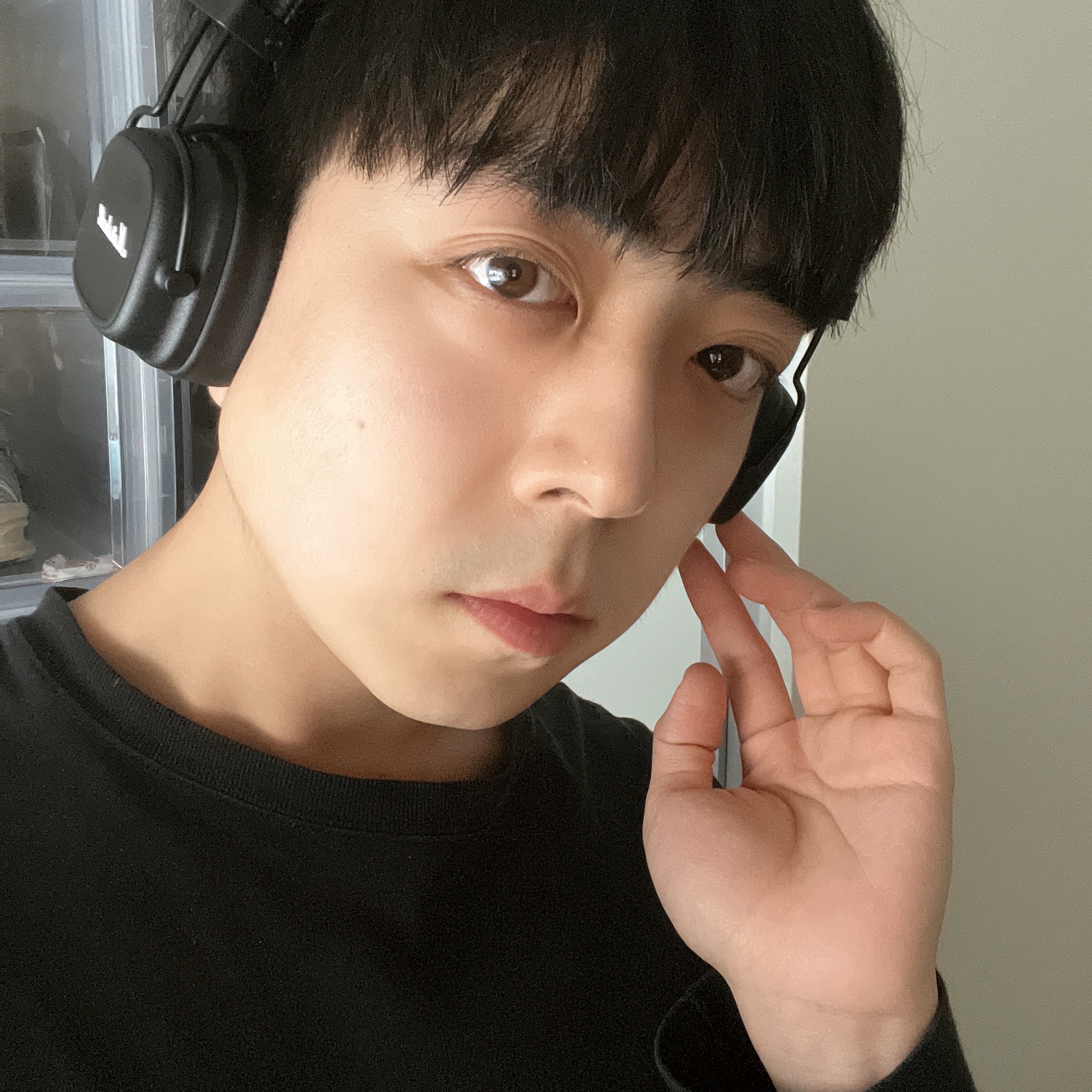 Marshall Major IV Black (Korean Ver.) 착용 스타일