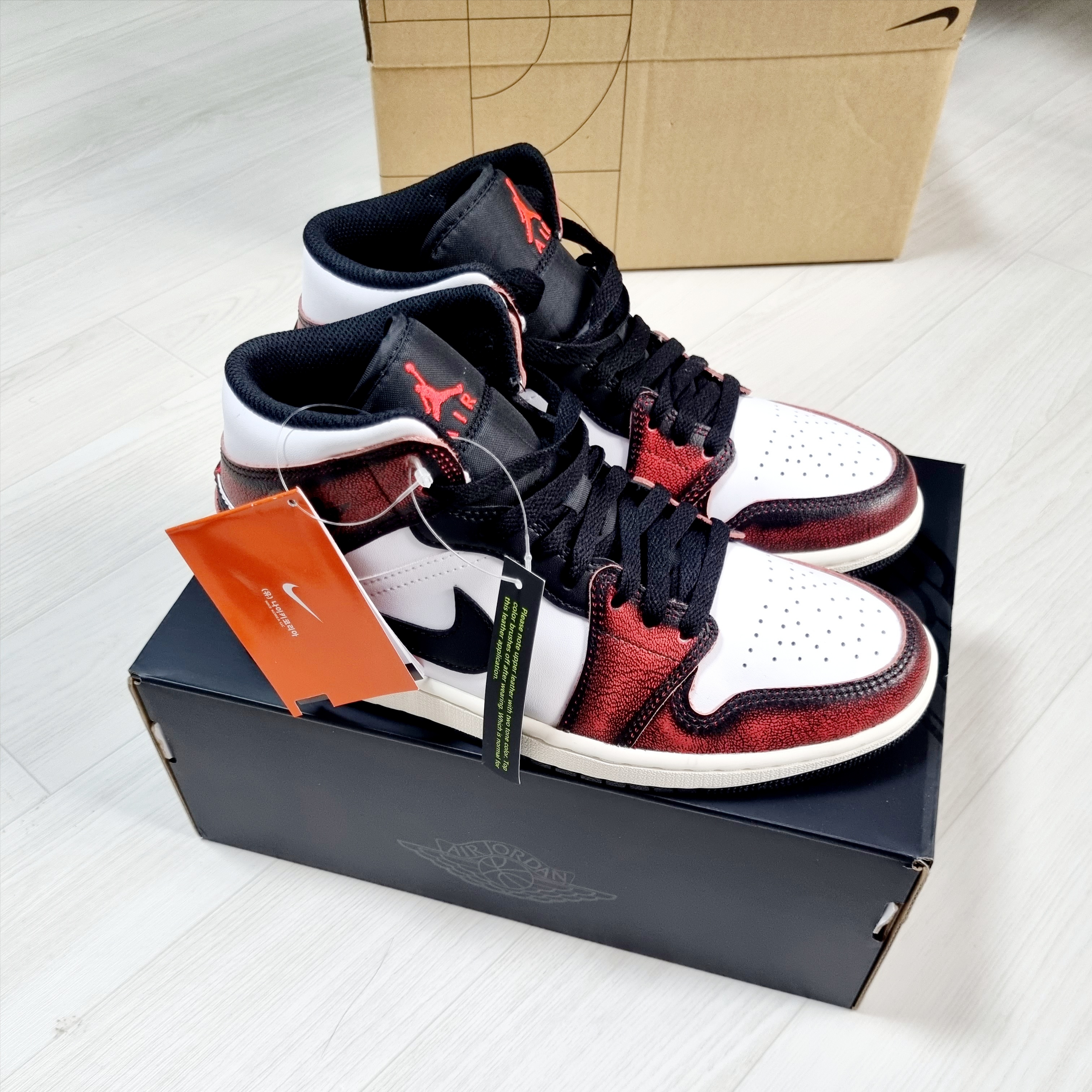 Jordan 1 Mid SE Infrared 23 착용 스타일