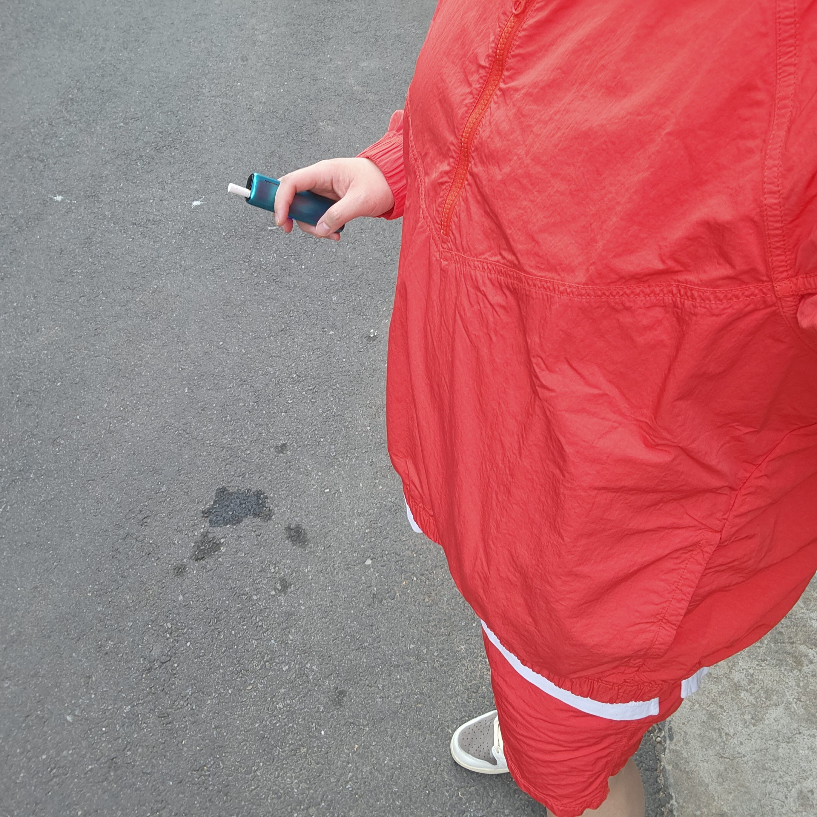 Nike x Stussy Windrunner Jacket Habanero Red, Nike x Stussy Water Shorts Habanero Red 착용 스타일