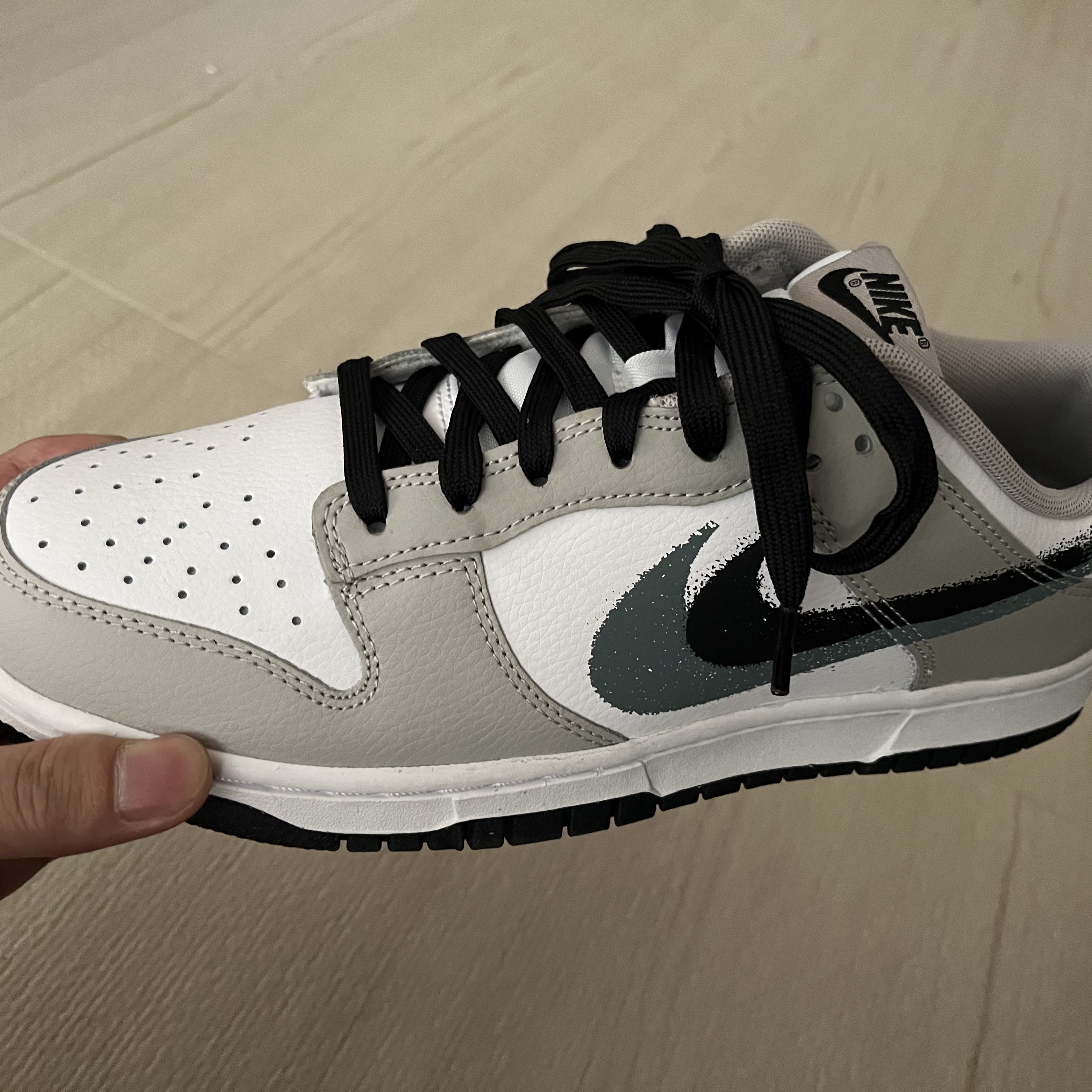 Nike Dunk Low Cool Grey White 착용 스타일 - 3