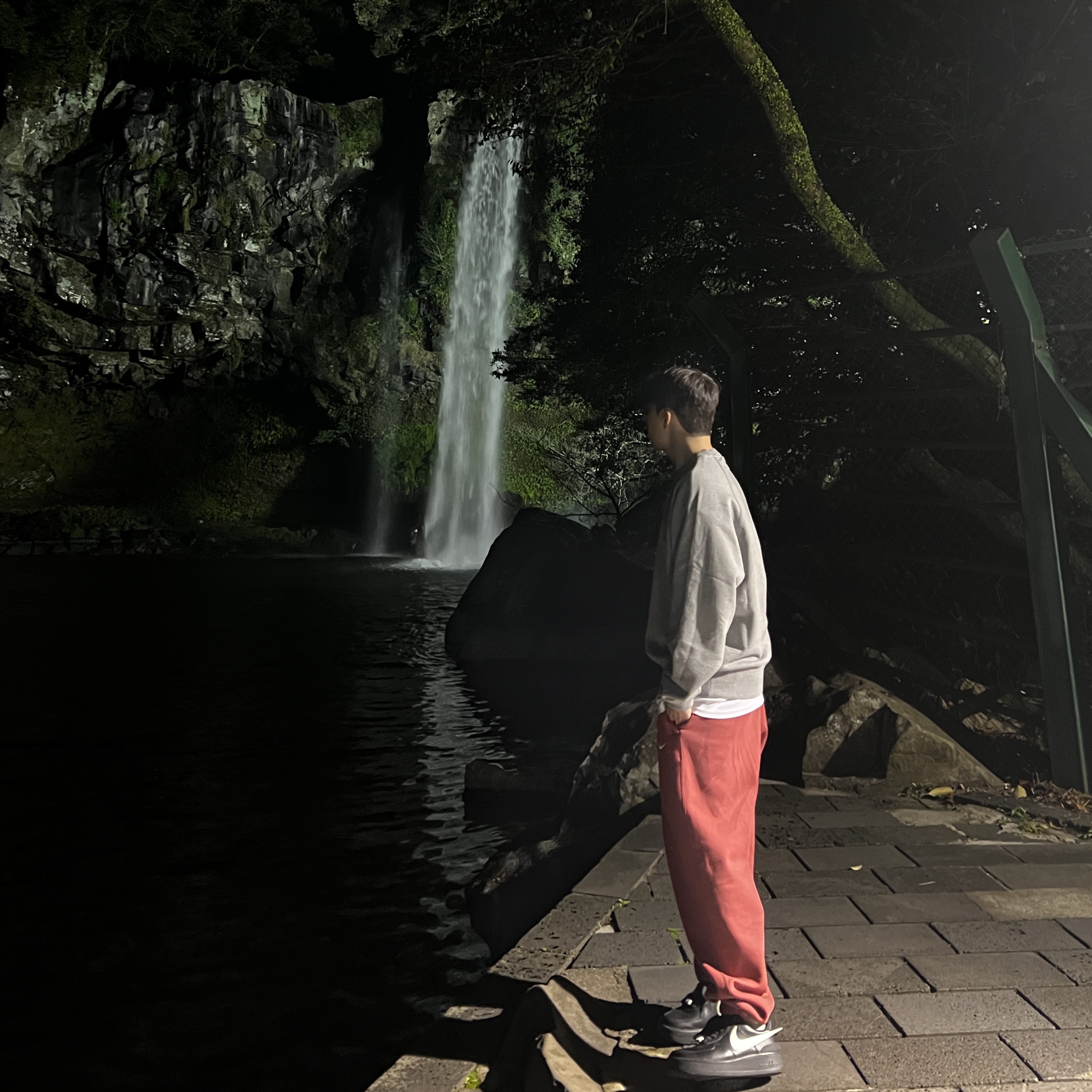 AMI de Coeur Tone-On-Tone Sweatshirt Heather Grey, Nike x Ambush Air Force 1 Low SP Black 착용 스타일 - 2