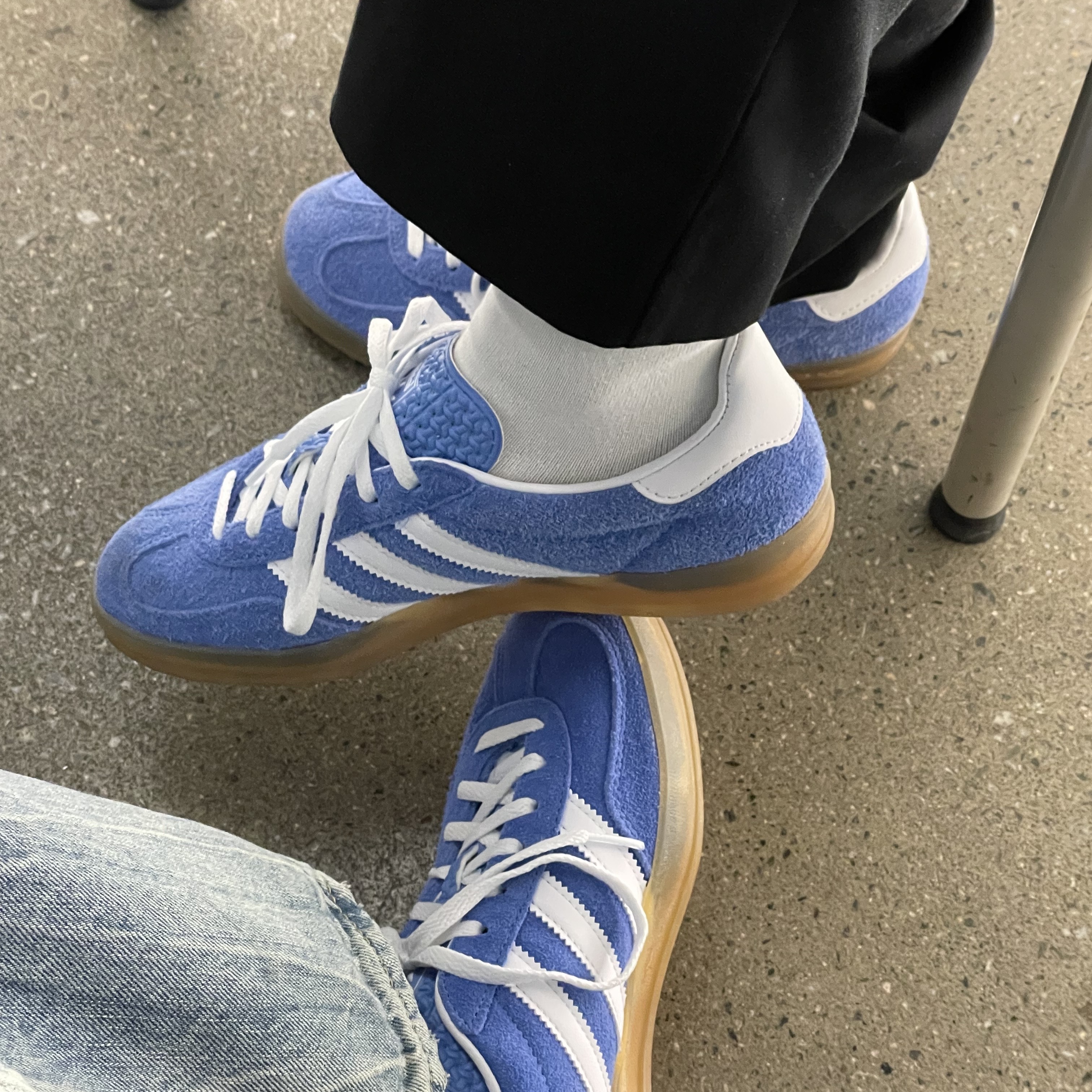 (W) Adidas Gazelle Indoor Blue Fusion Cloud White 착용 스타일