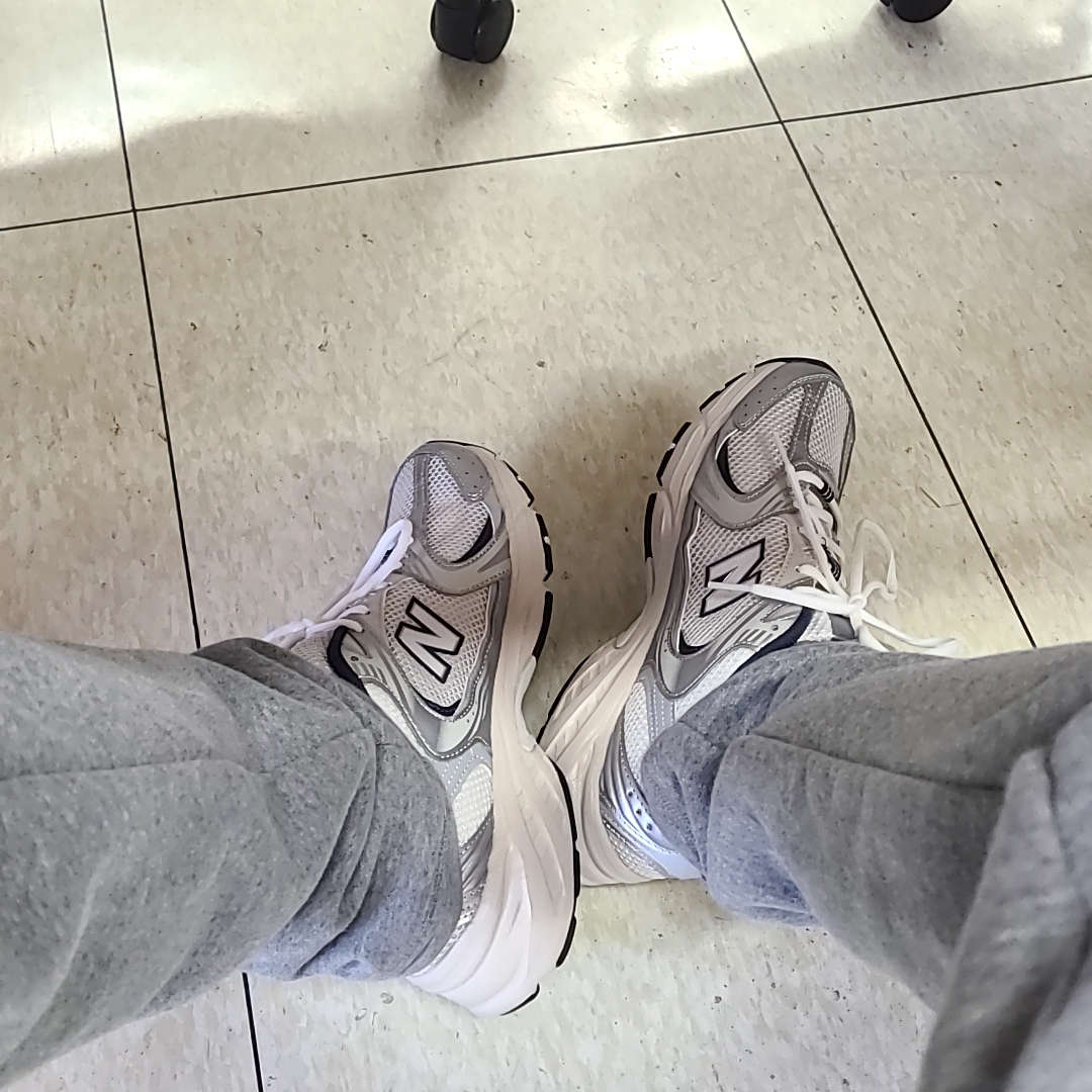 New Balance 530 Steel Grey 착용 스타일