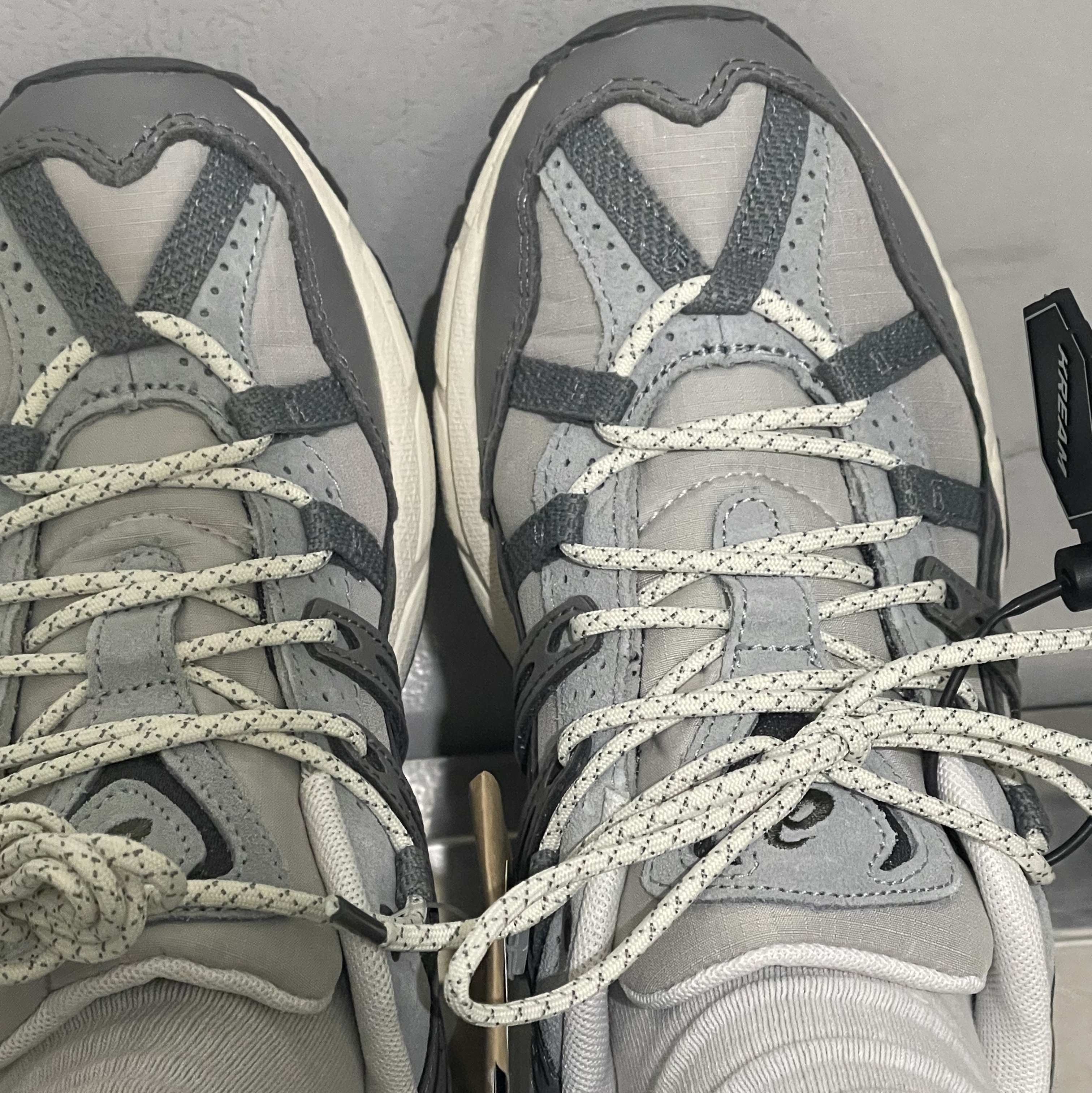 Asics Gel-Sonoma 15-50 Oyster Grey Clay Grey 착용 스타일