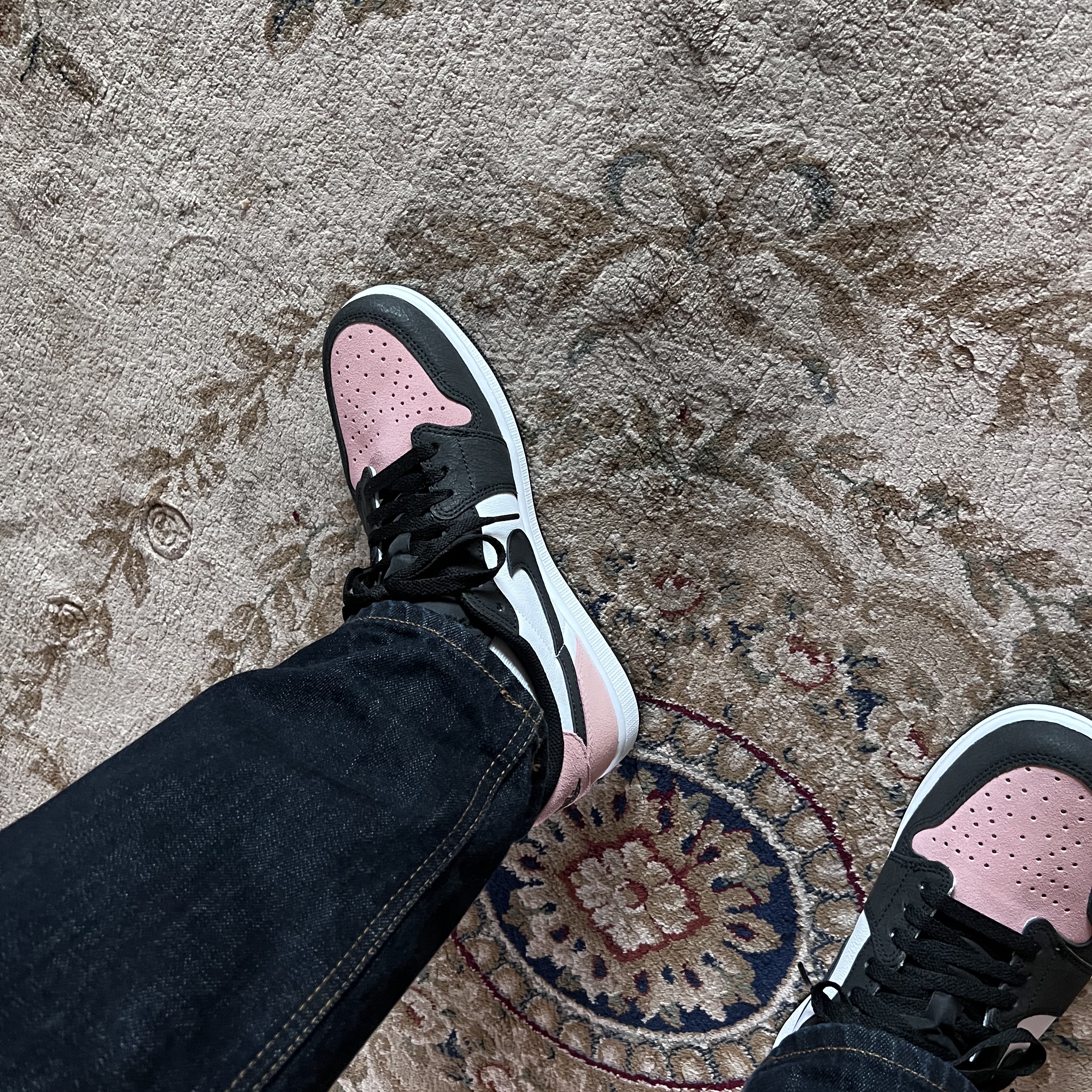 Jordan 1 Retro Low OG Bleached Coral 착용 스타일