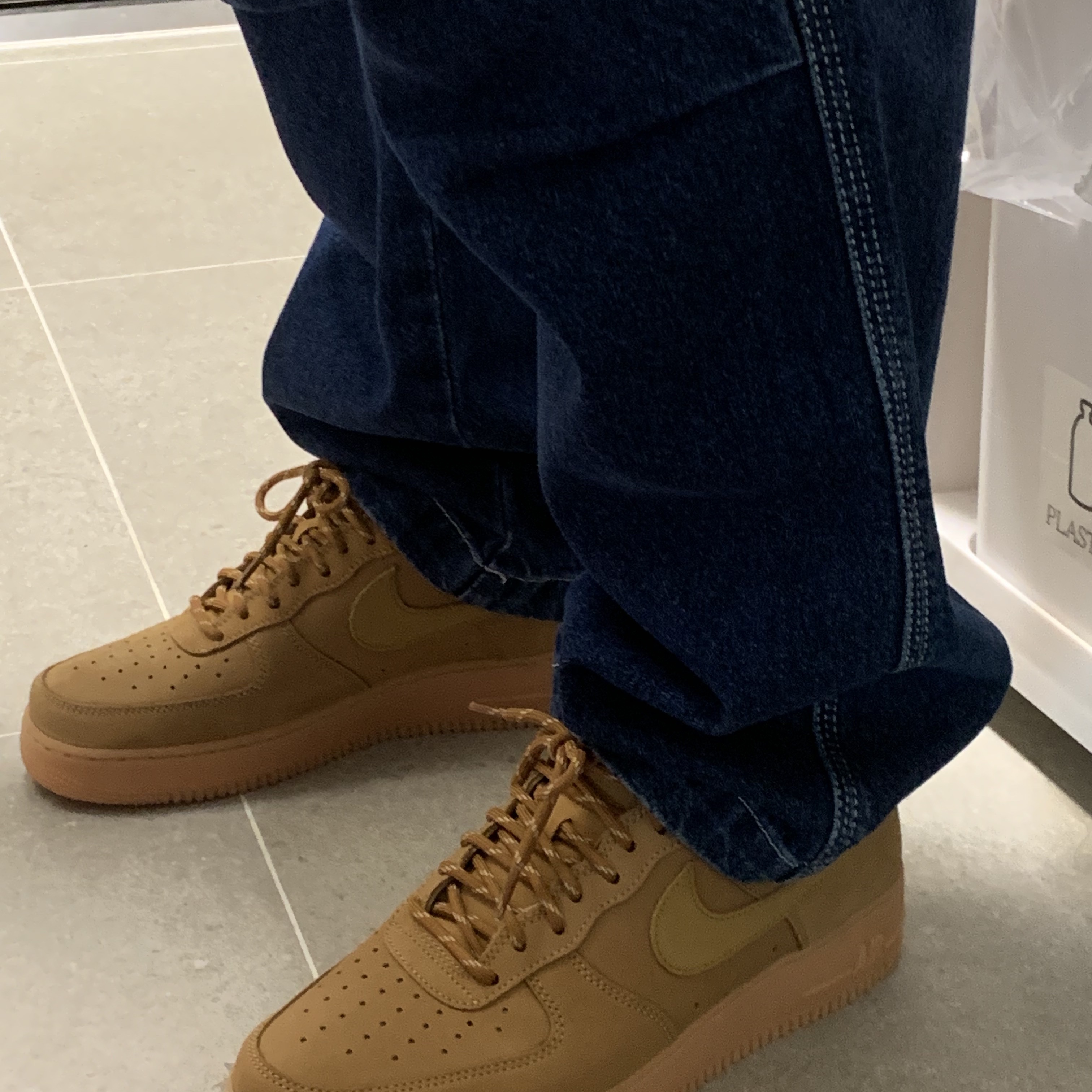 Nike Air Force 1 '07 WB Flax 착용 스타일