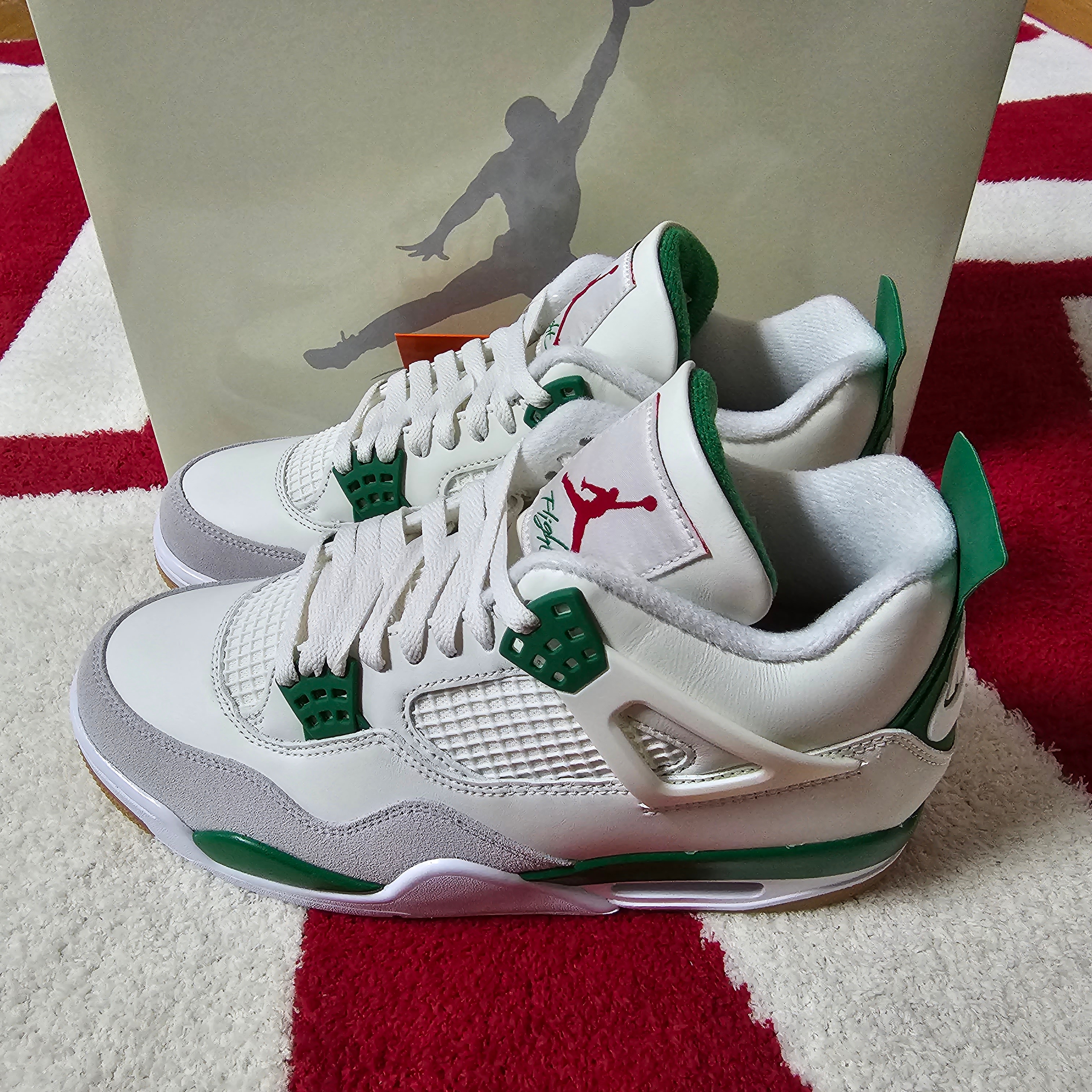 Jordan 4 x Nike SB Retro SP Pine Green 착용 스타일 - 4