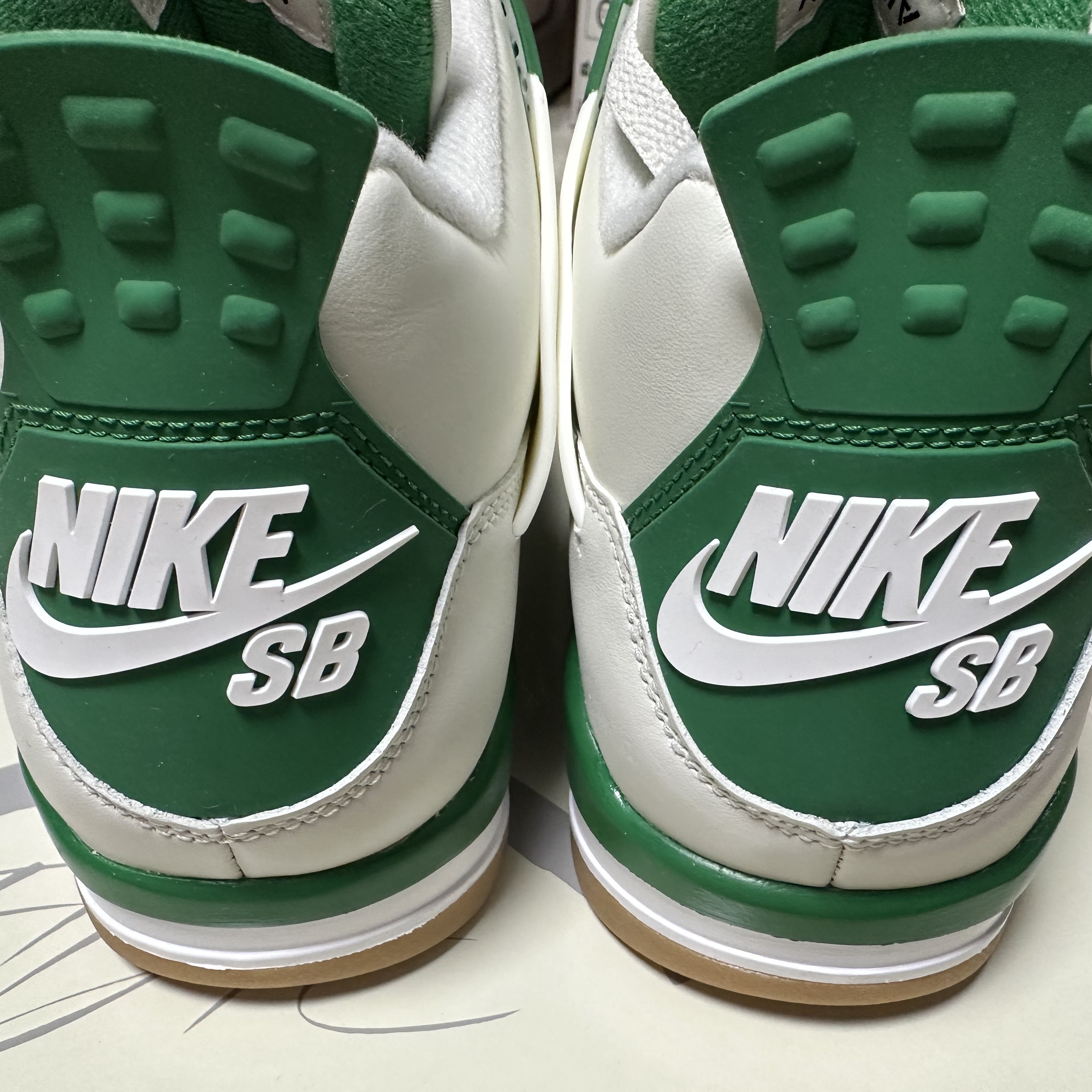 Jordan 4 x Nike SB Retro SP Pine Green 착용 스타일 - 3
