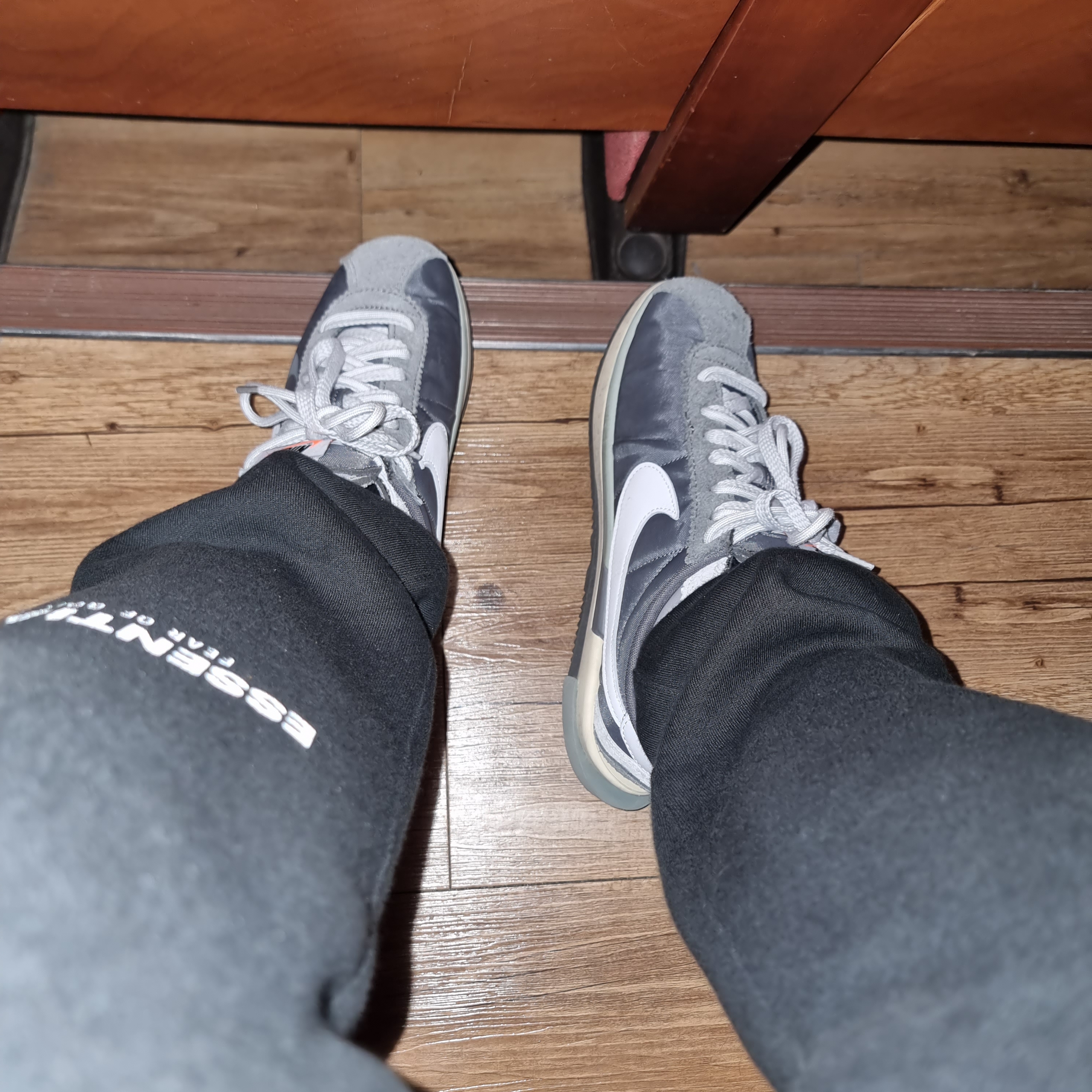 Nike x Sacai Zoom Cortez SP Iron Grey, Essentials The Core Collection Sweatpants Black 착용 스타일