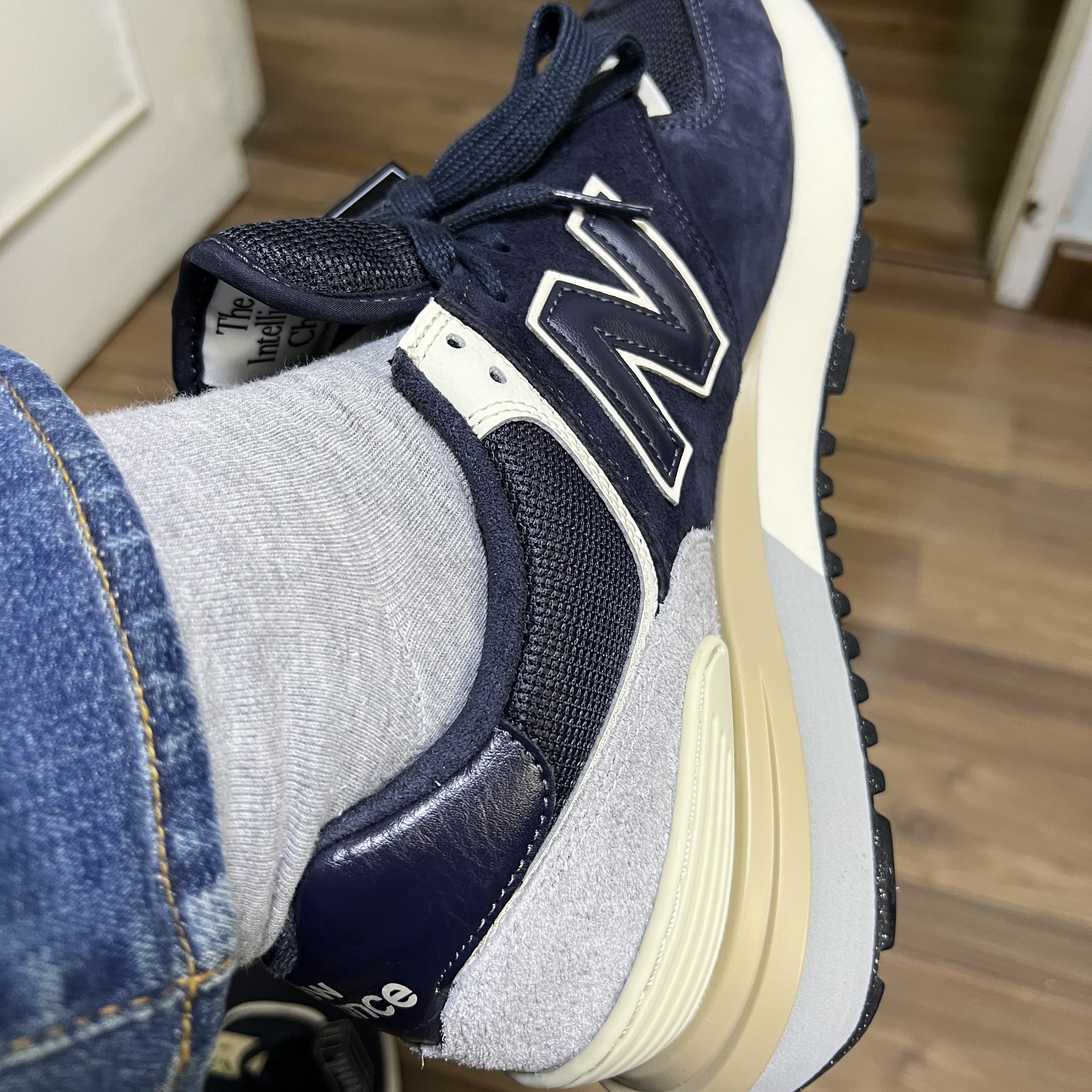 New Balance 574 Legacy Blue Navy 착용 스타일 - 3