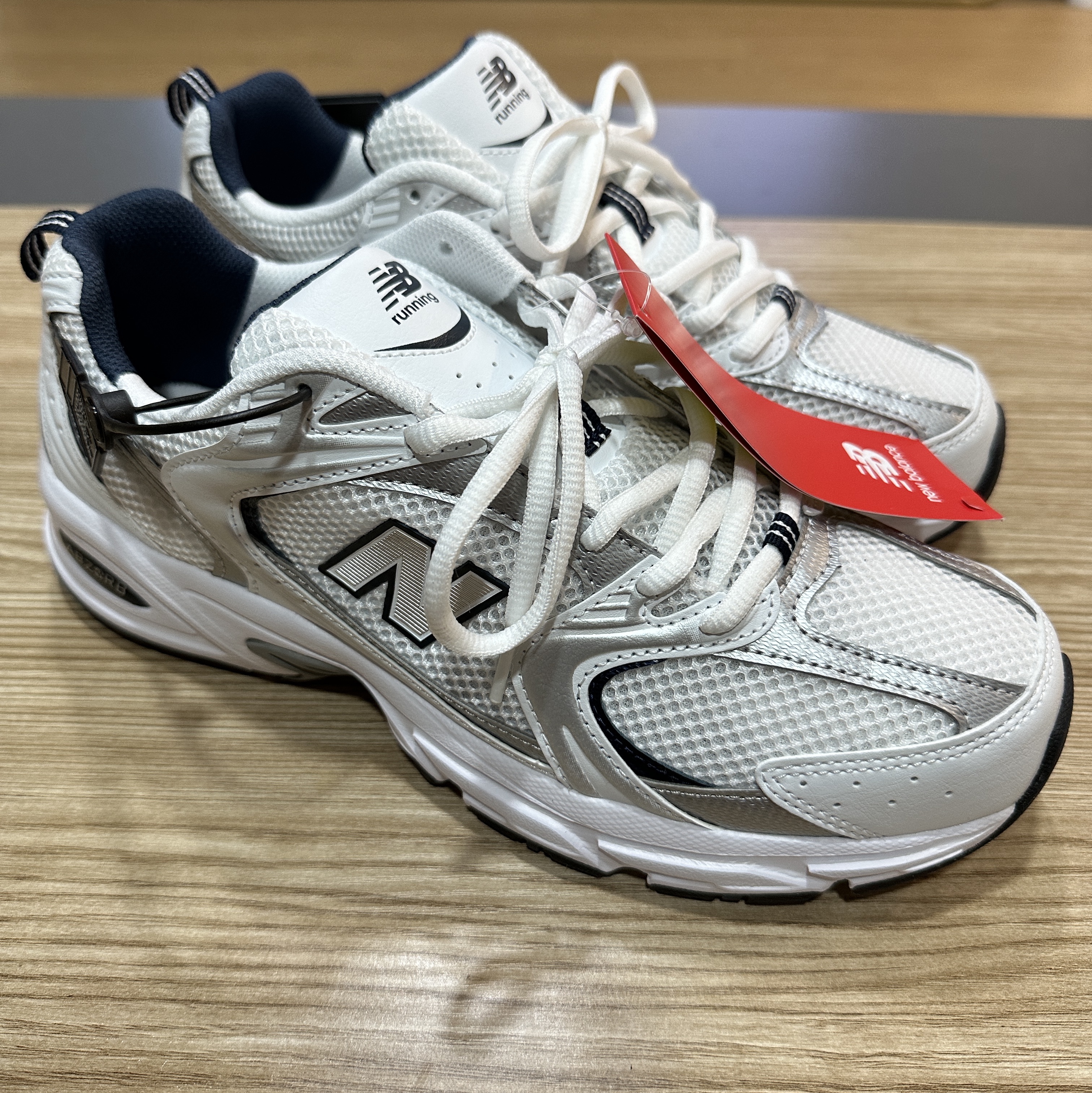 New Balance 530 White 착용 스타일 - 1