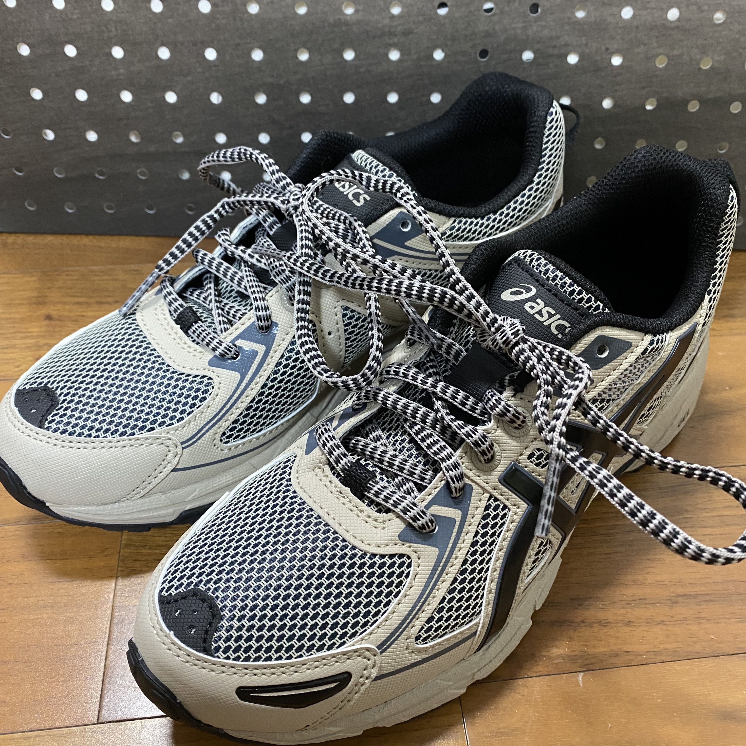 Asics Gel-Venture 6 Feather Grey Black 착용 스타일