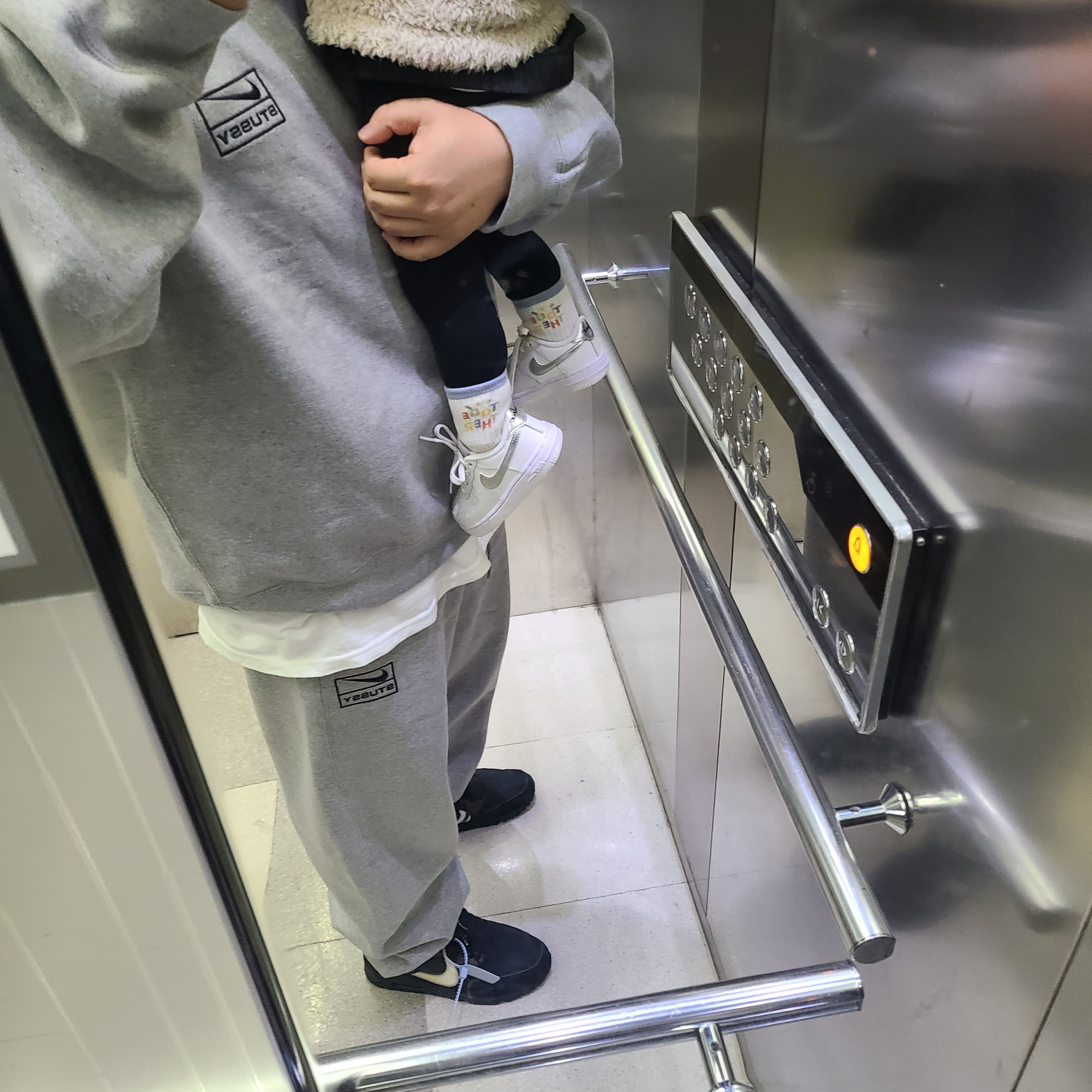 Nike x Stussy NRG Fleece Pants Dark Grey Heather (DO9340-063) 착용 스타일