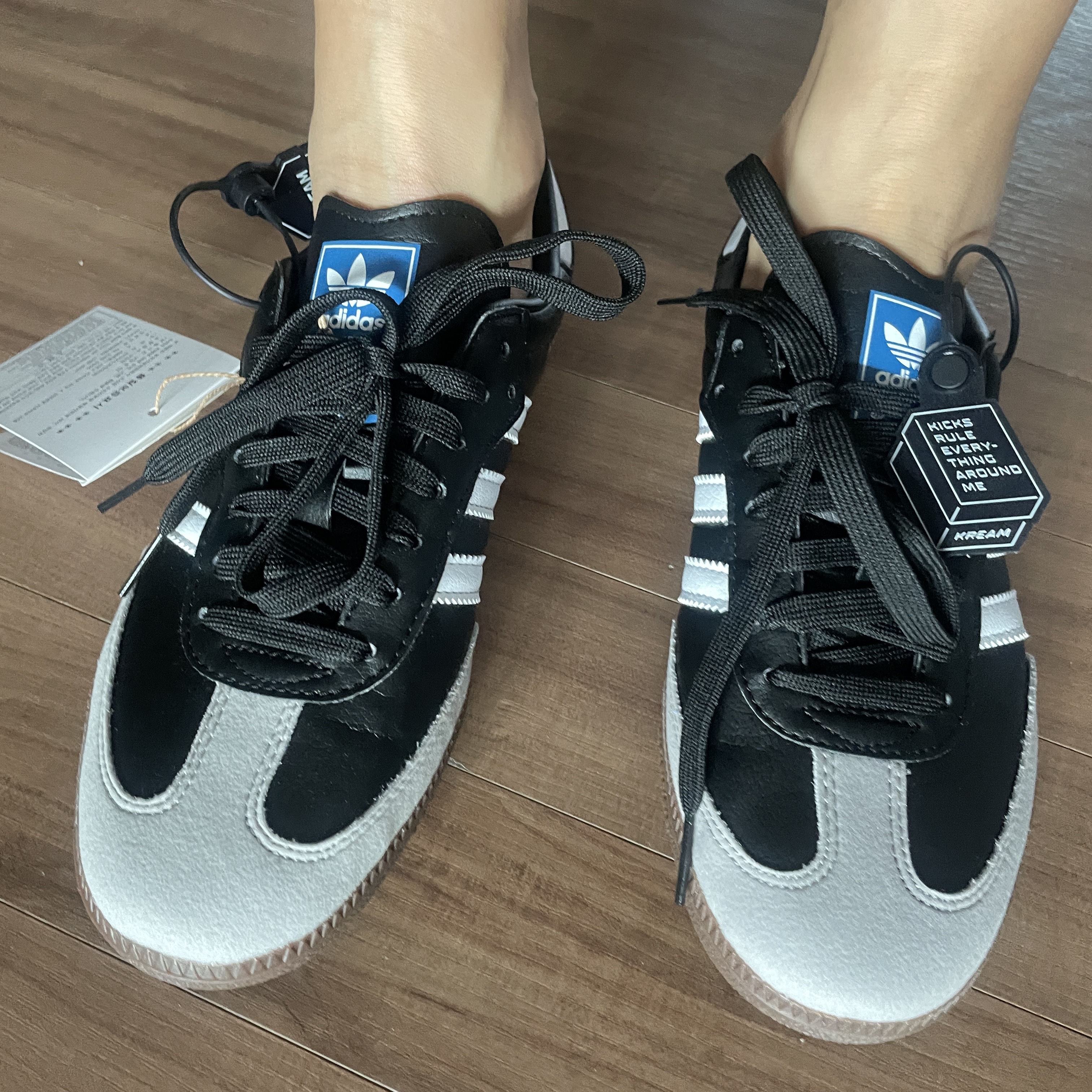 Adidas Samba Vegan Black White 착용 스타일 - 1