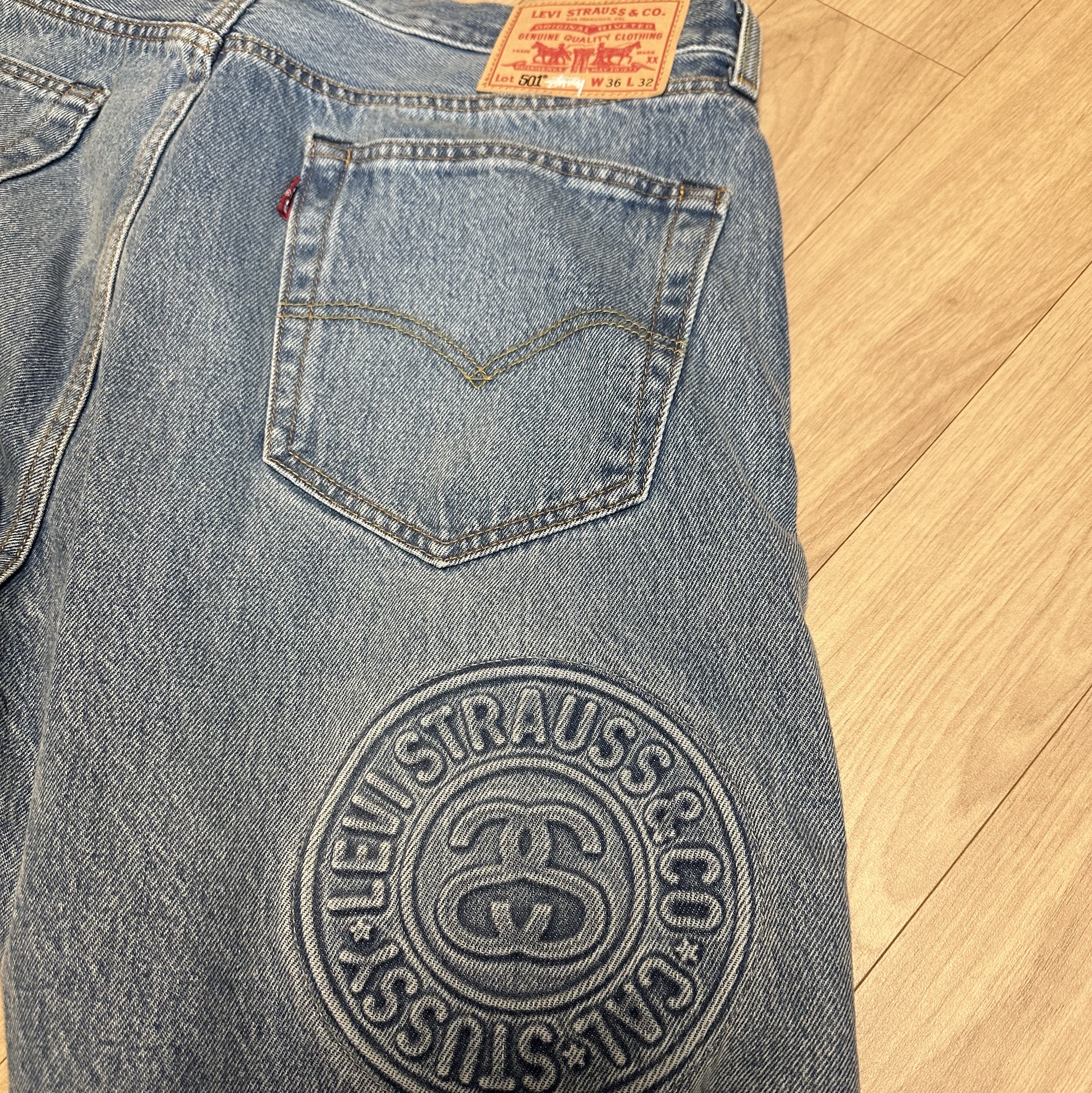 Stussy x Levi's Embossed 501 Jean Indigo, Stussy x Our Legacy x Denim Tears TTL Varsity Jacket Black 착용 스타일 - 2
