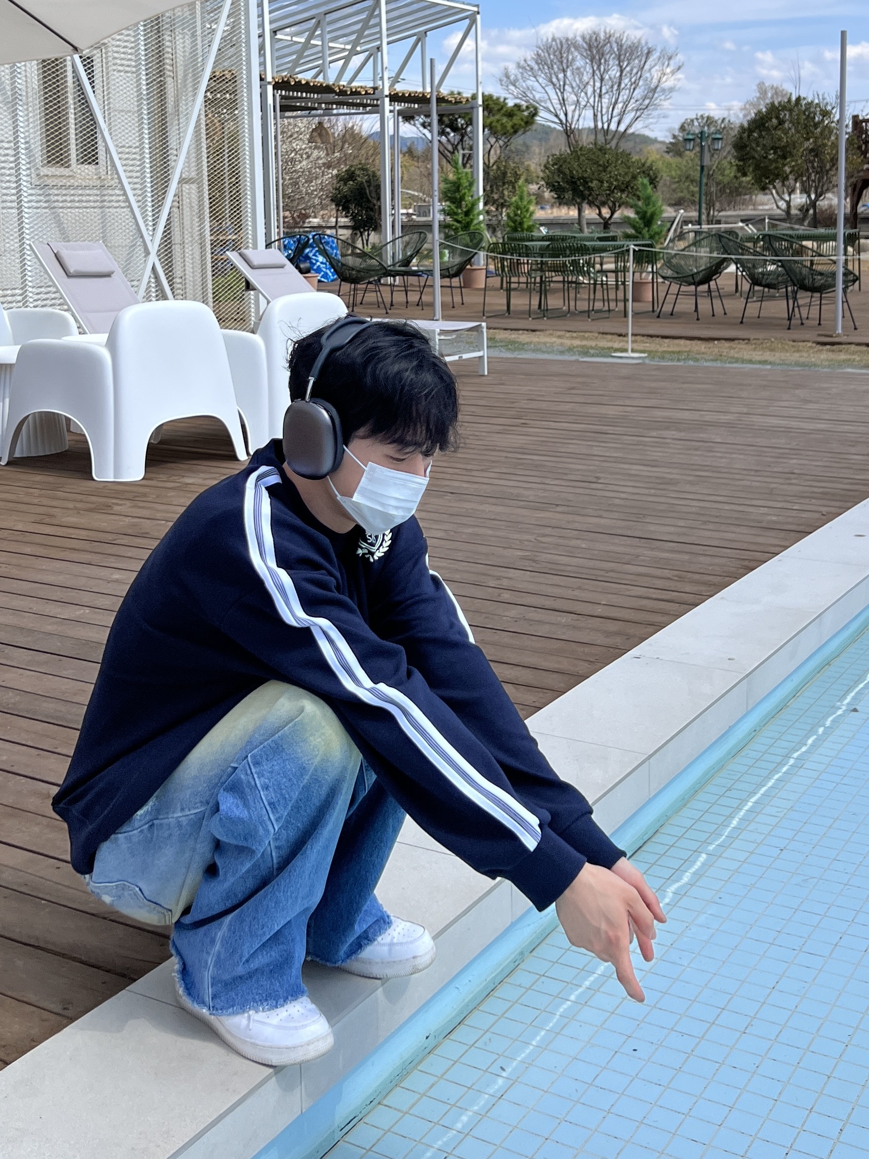 Apple AirPods Max Lightning Space Gray (Korean Ver.), Nike Air Force 1 '07 Low White 착용 스타일 - 3
