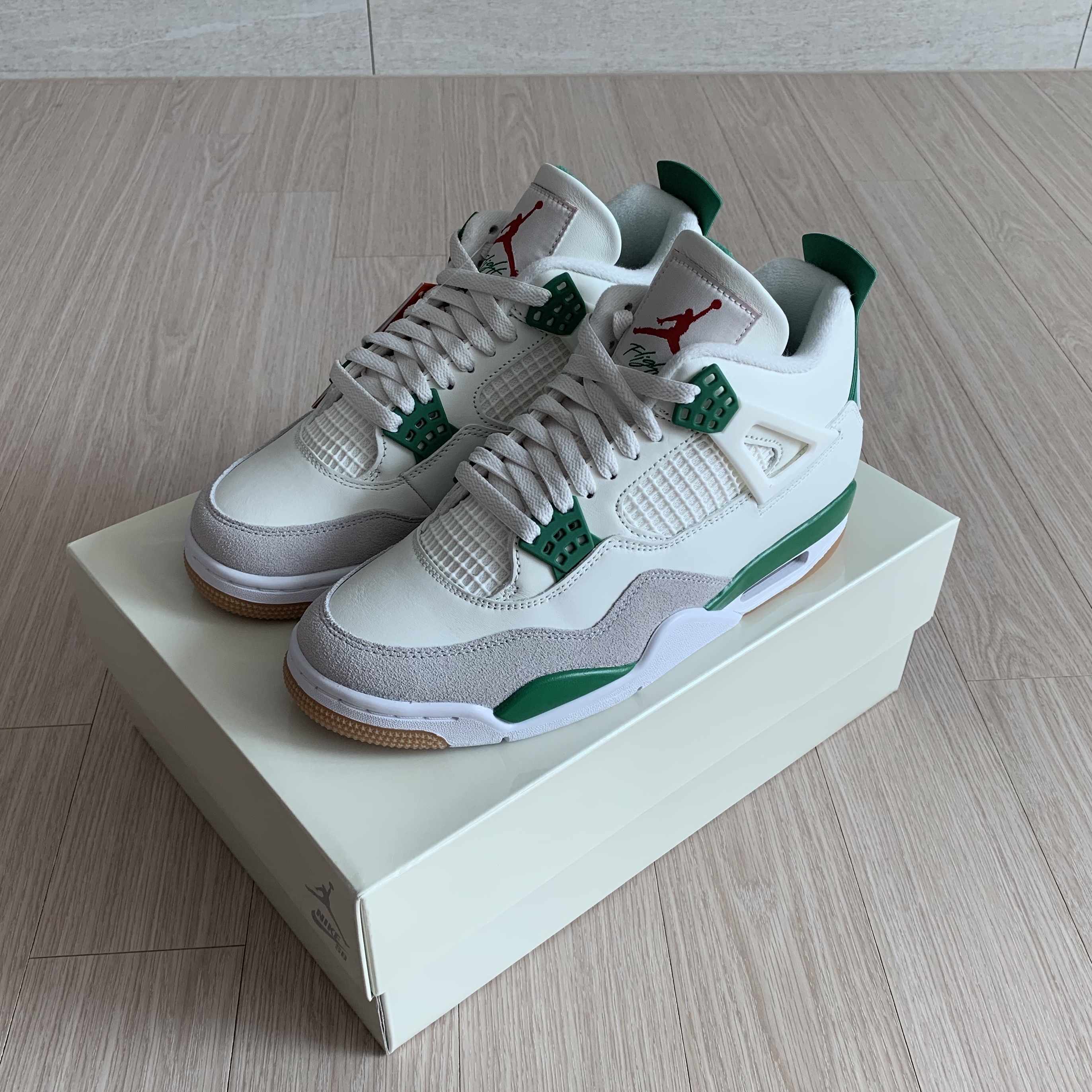 Jordan 4 x Nike SB Retro SP Pine Green 착용 스타일 - 1