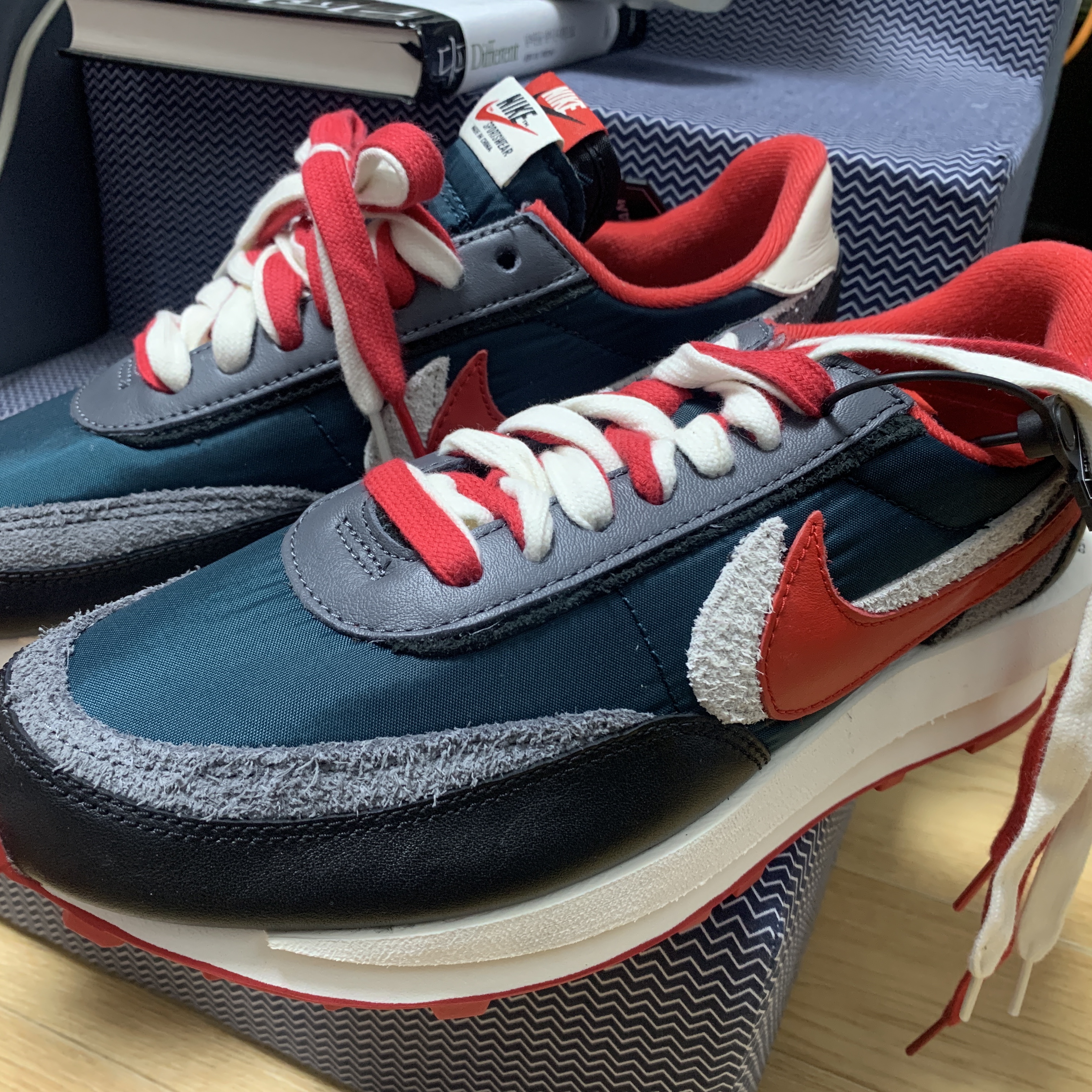 Nike x Sacai x Undercover LDWaffle Midnight Spruce University Red 착용 스타일