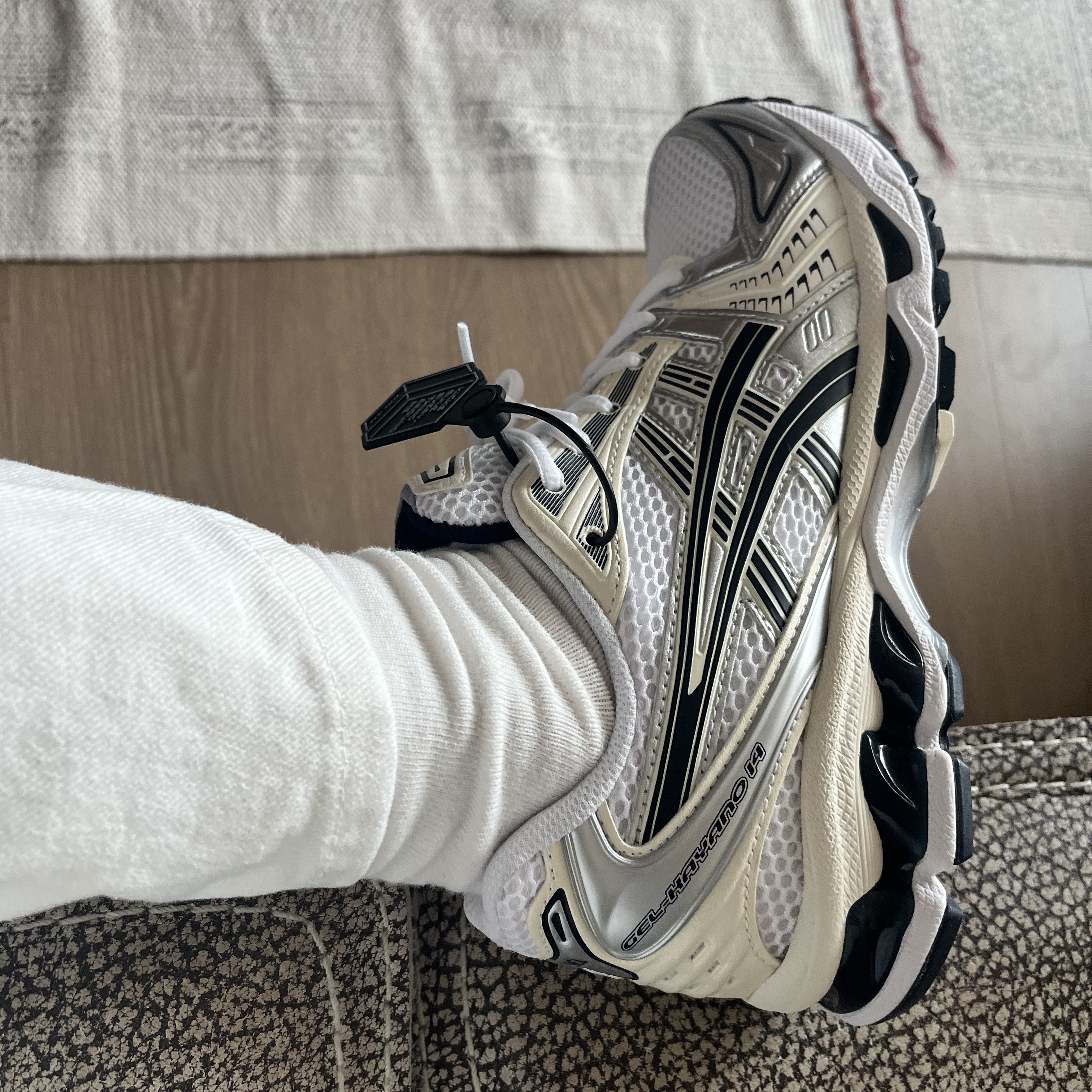 (W) Asics Gel-Kayano 14 White Midnight 착용 스타일