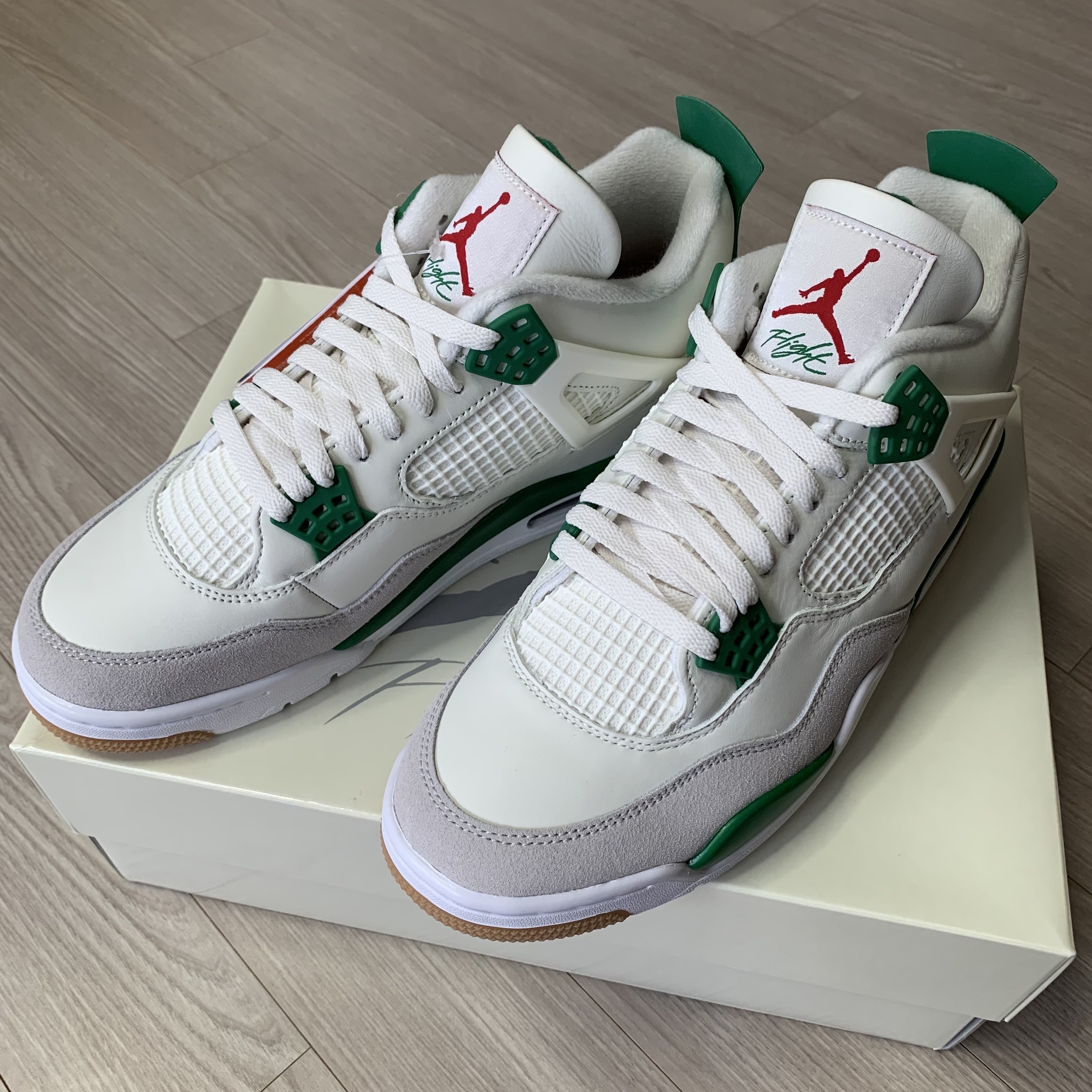 Jordan 4 x Nike SB Retro SP Pine Green 착용 스타일 - 2