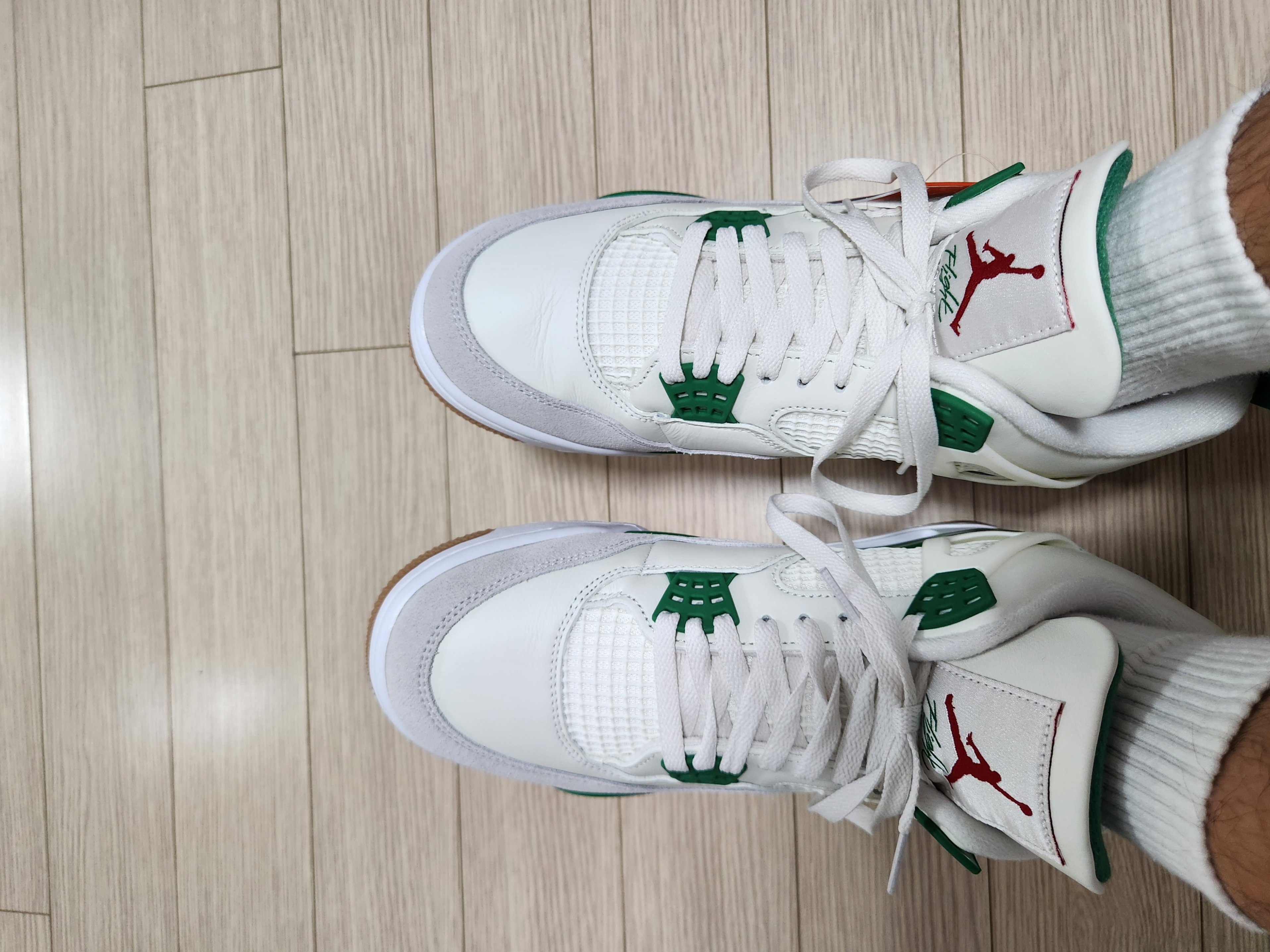 Jordan 4 x Nike SB Retro SP Pine Green 착용 스타일