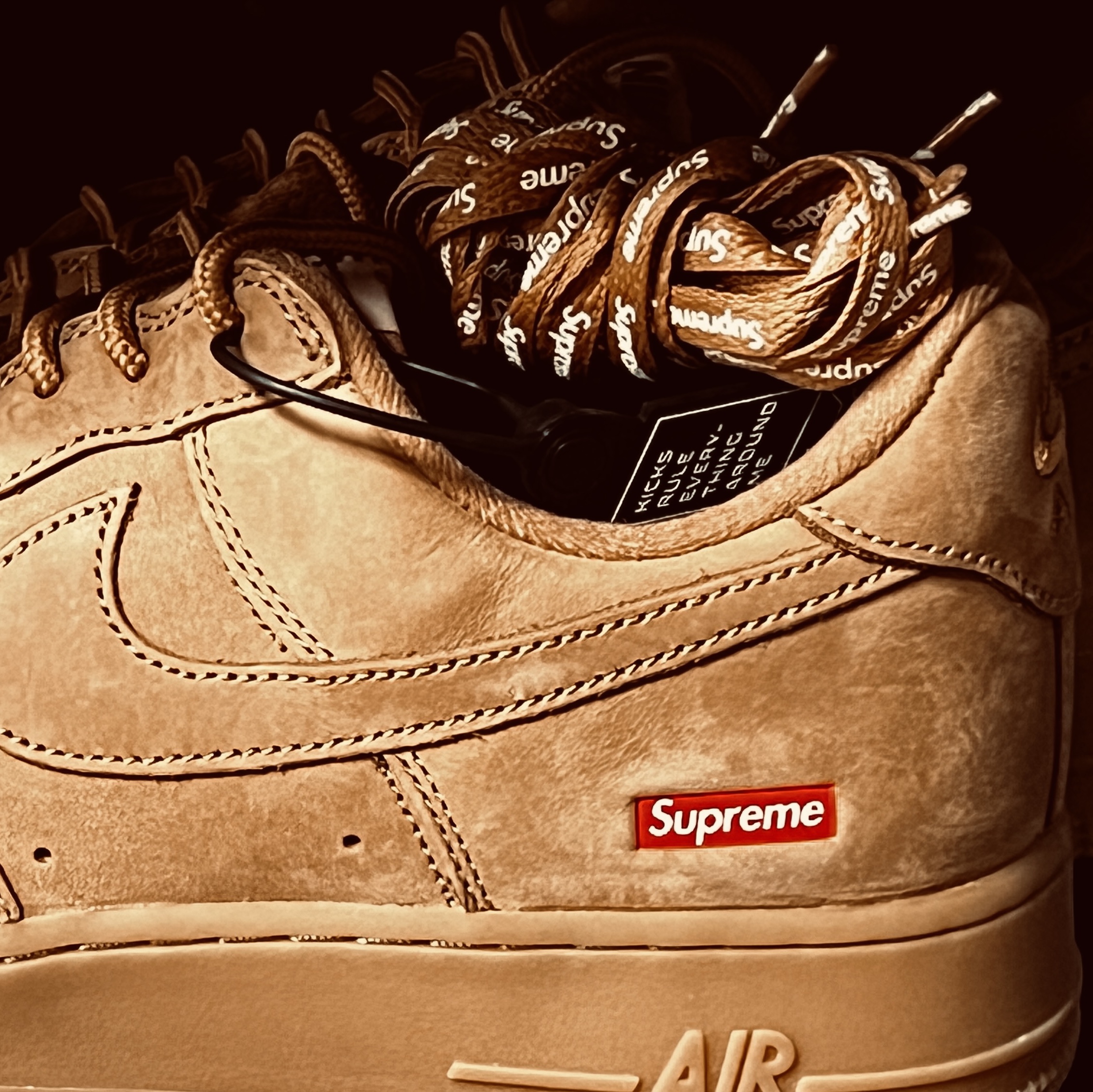 Nike x Supreme Air Force 1 Low Flax 착용 스타일 - 3