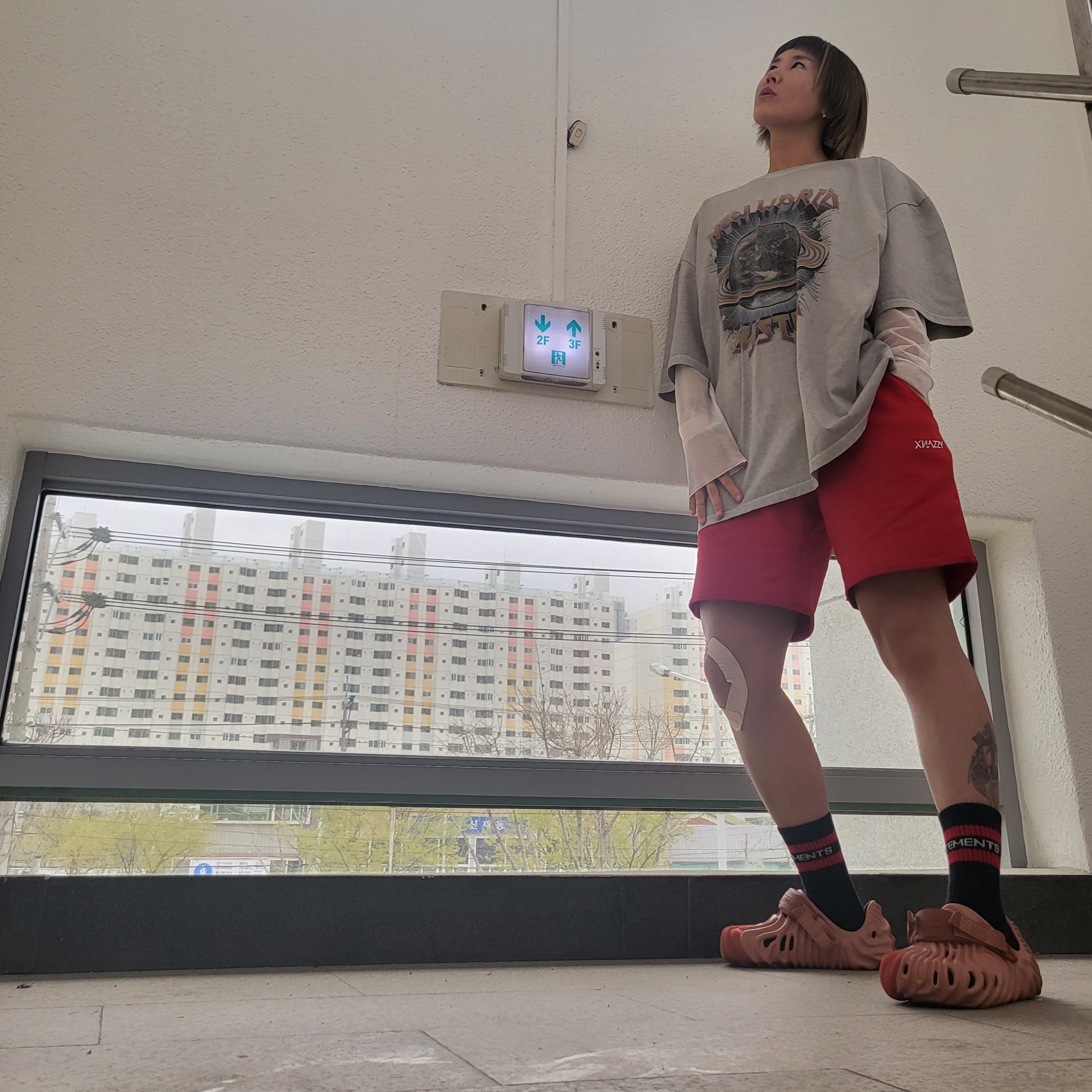 Crocs x Salehe Bembury Pollex Clog Kuwata 착용 스타일 - 2