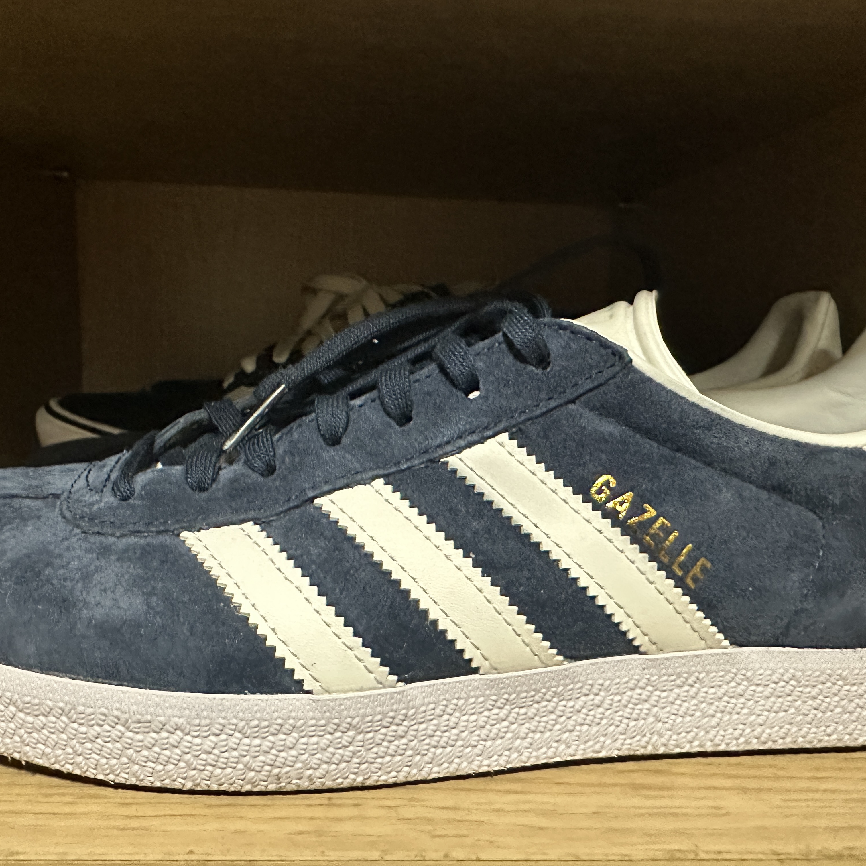 Adidas Gazelle Collegiate Navy 착용 스타일