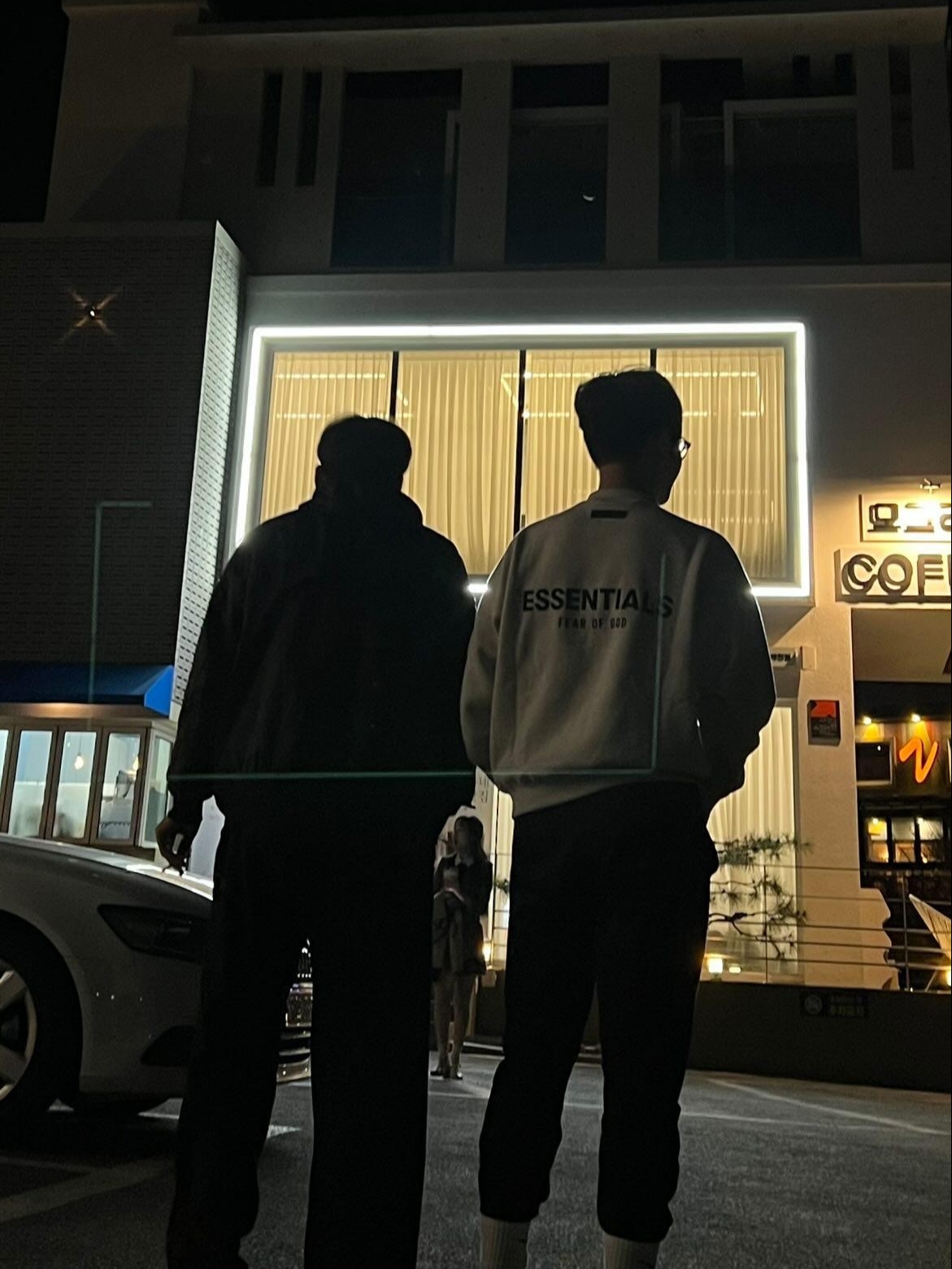 Essentials The Core Collection Crewneck Sweatshirt Light Oatmeal, Adidas Yeezy Boost 350 V2 Slate Core Black 2022/2023 착용 스타일 - 2