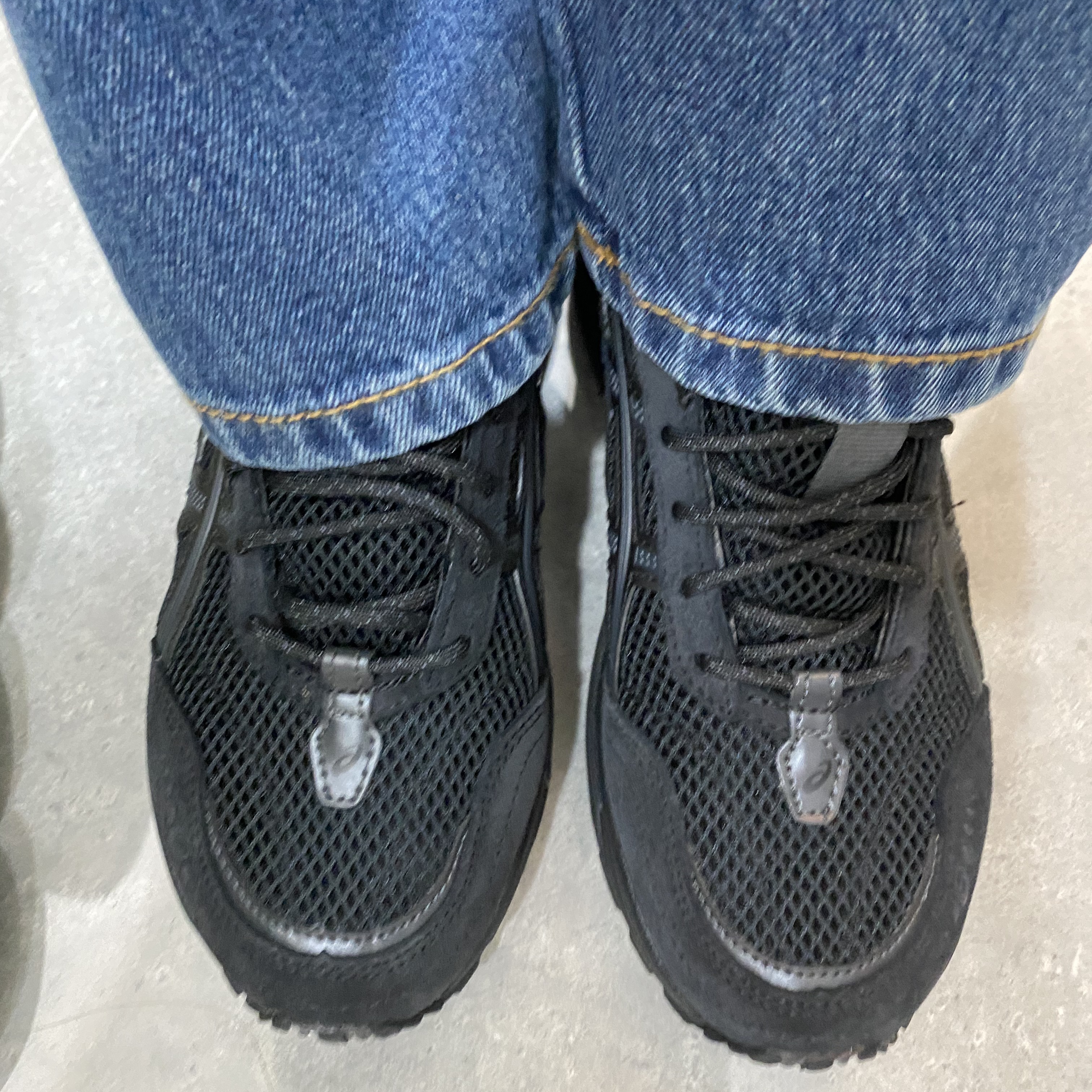 Asics Gel-1090 V2 Black 착용 스타일 - 2