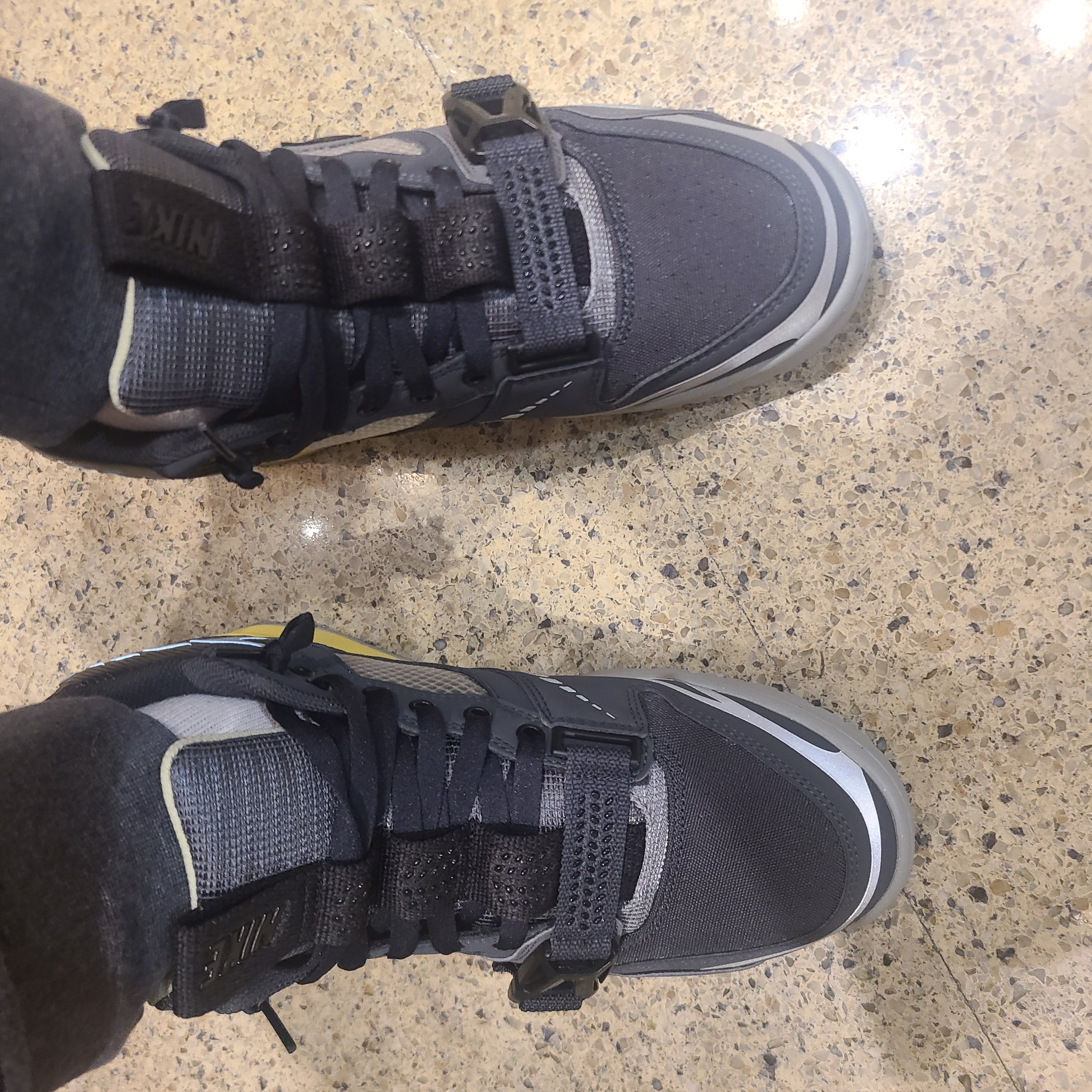 Nike Air Trainer 1 SP Dark Smoke Grey 착용 스타일 - 2