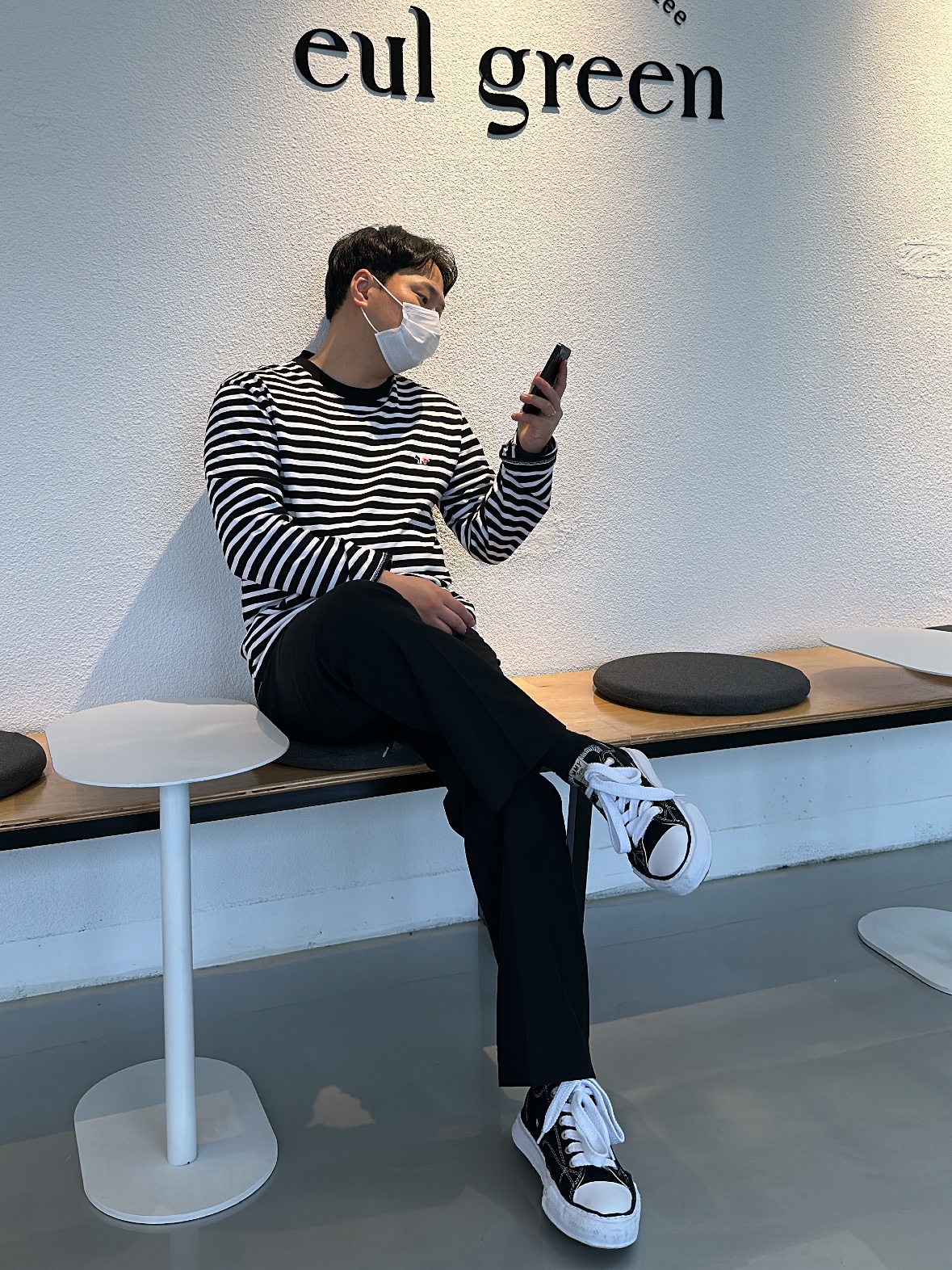 Maison Mihara Yasuhiro Peterson OG Sole Canvas Low Sneakers Black, Maison Kitsune Tricolor Fox Patch Classic Marin T-Shirt Black 착용 스타일