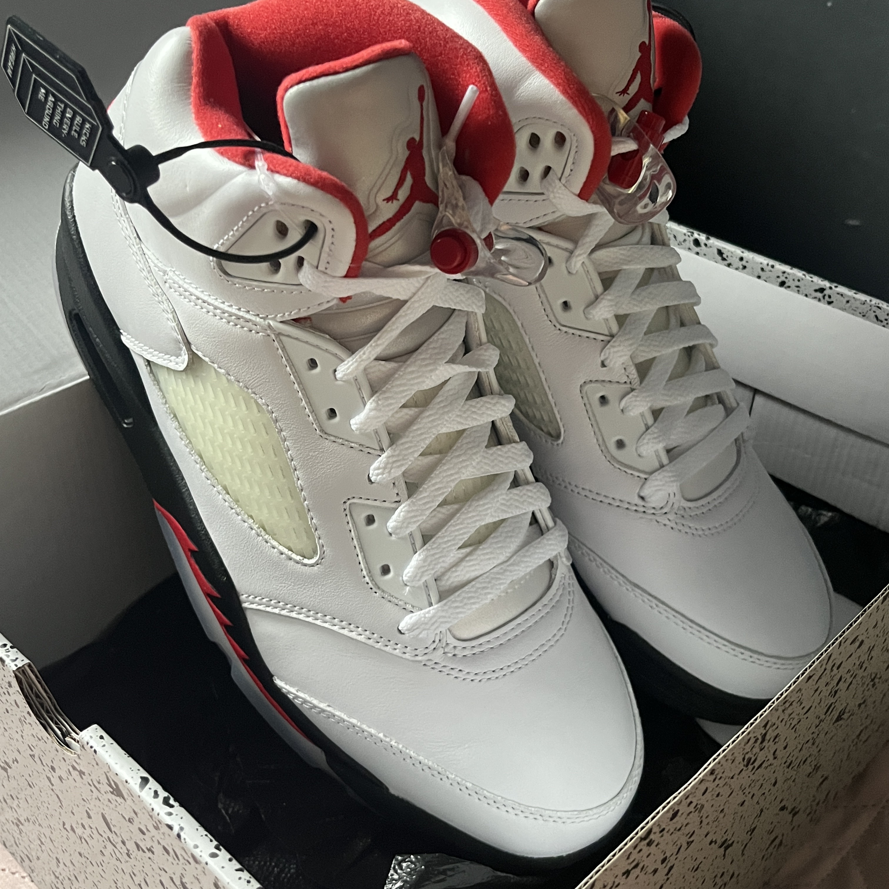 Jordan 5 Retro Fire Red Silver Tongue 2020 착용 스타일
