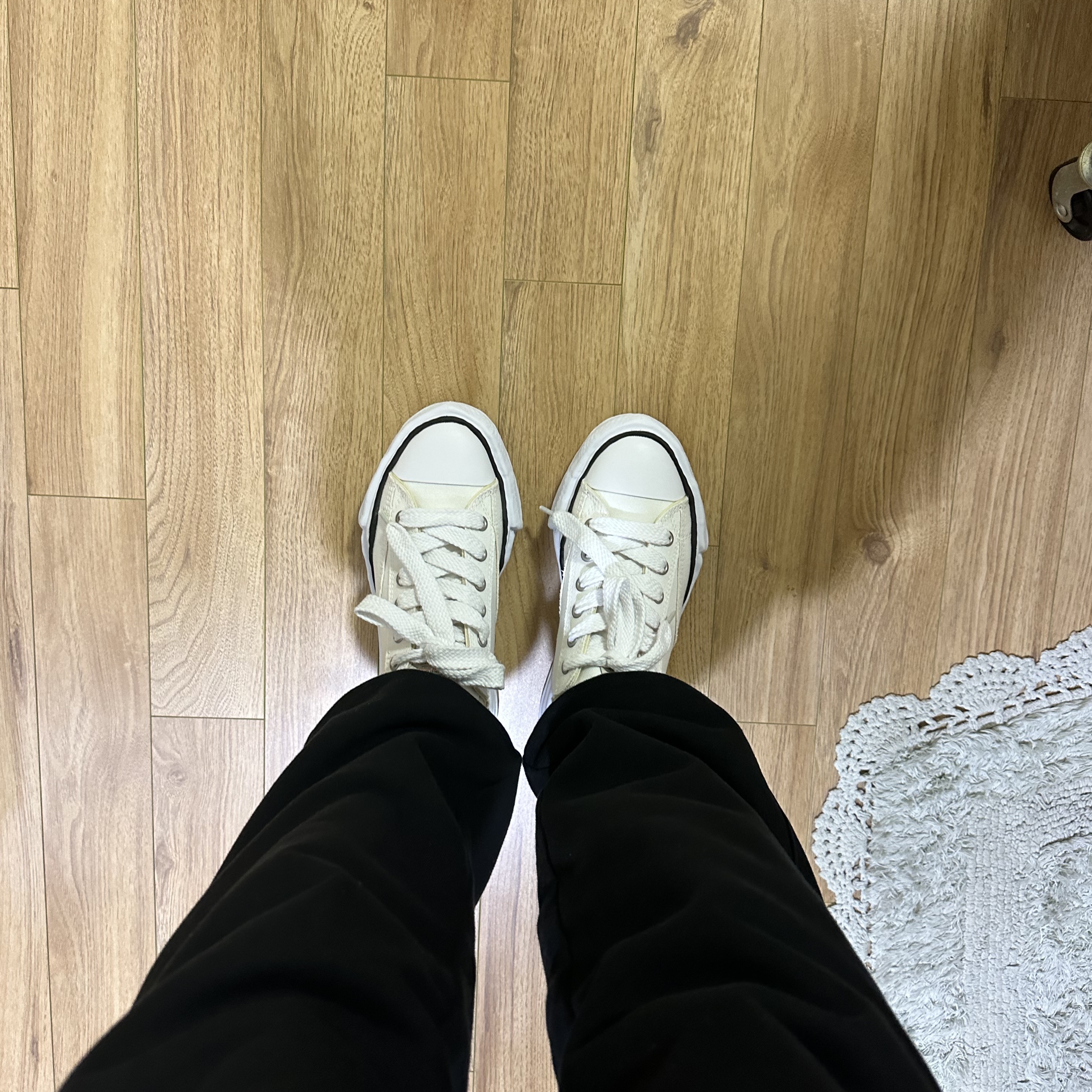Maison Mihara Yasuhiro Peterson OG Sole Canvas Low Sneakers White 착용 스타일