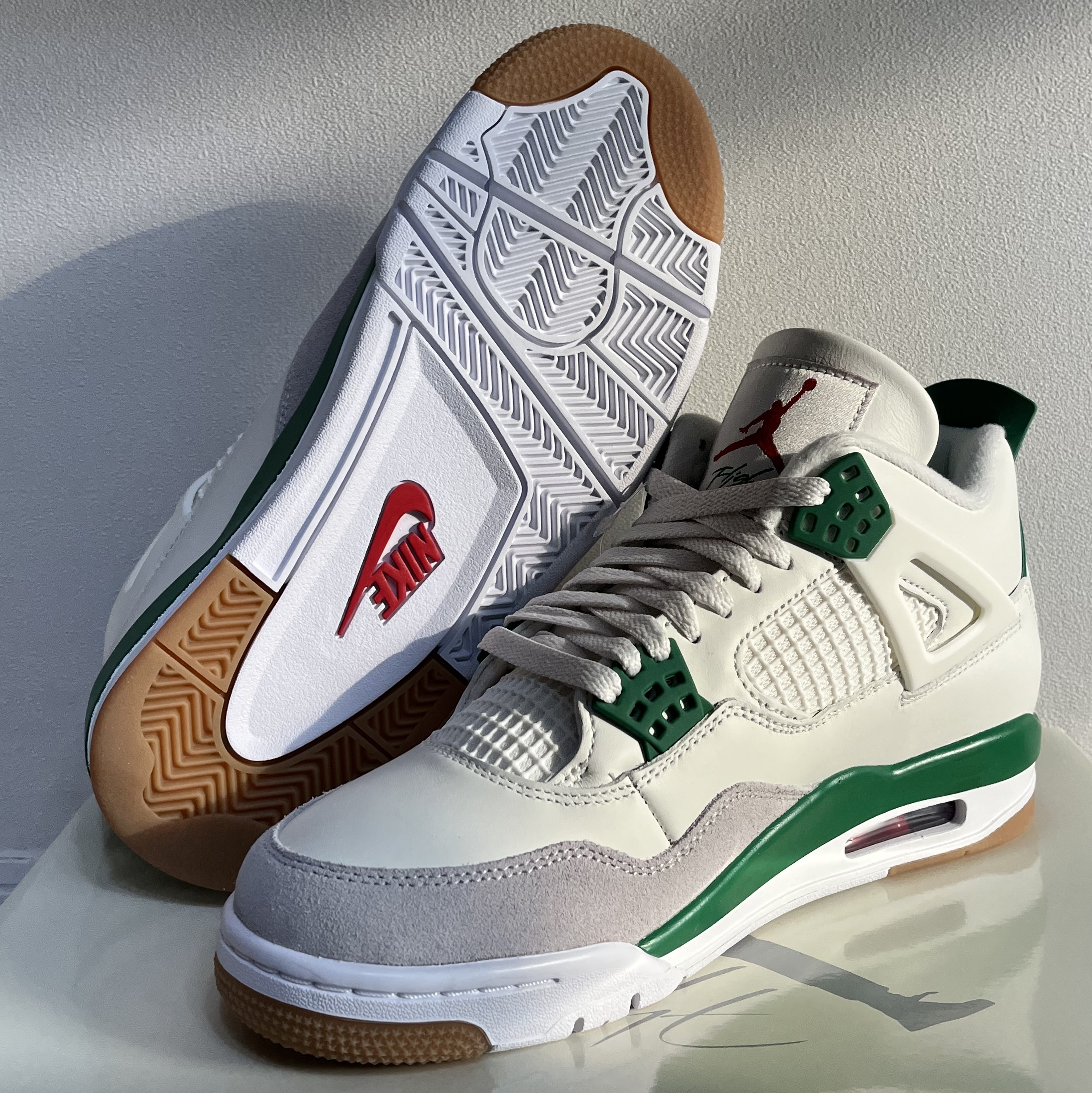 Jordan 4 x Nike SB Retro SP Pine Green 착용 스타일