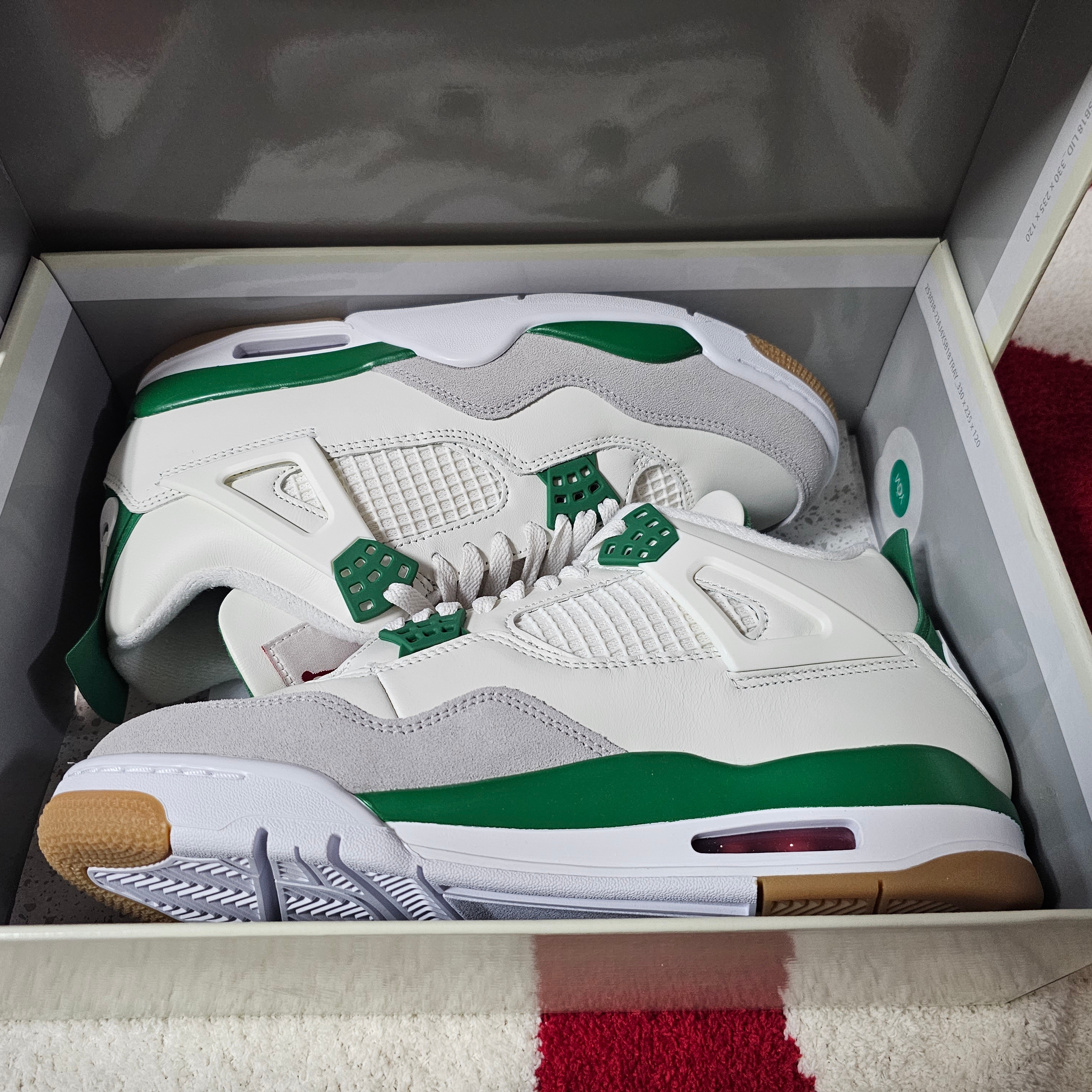 Jordan 4 x Nike SB Retro SP Pine Green 착용 스타일 - 1