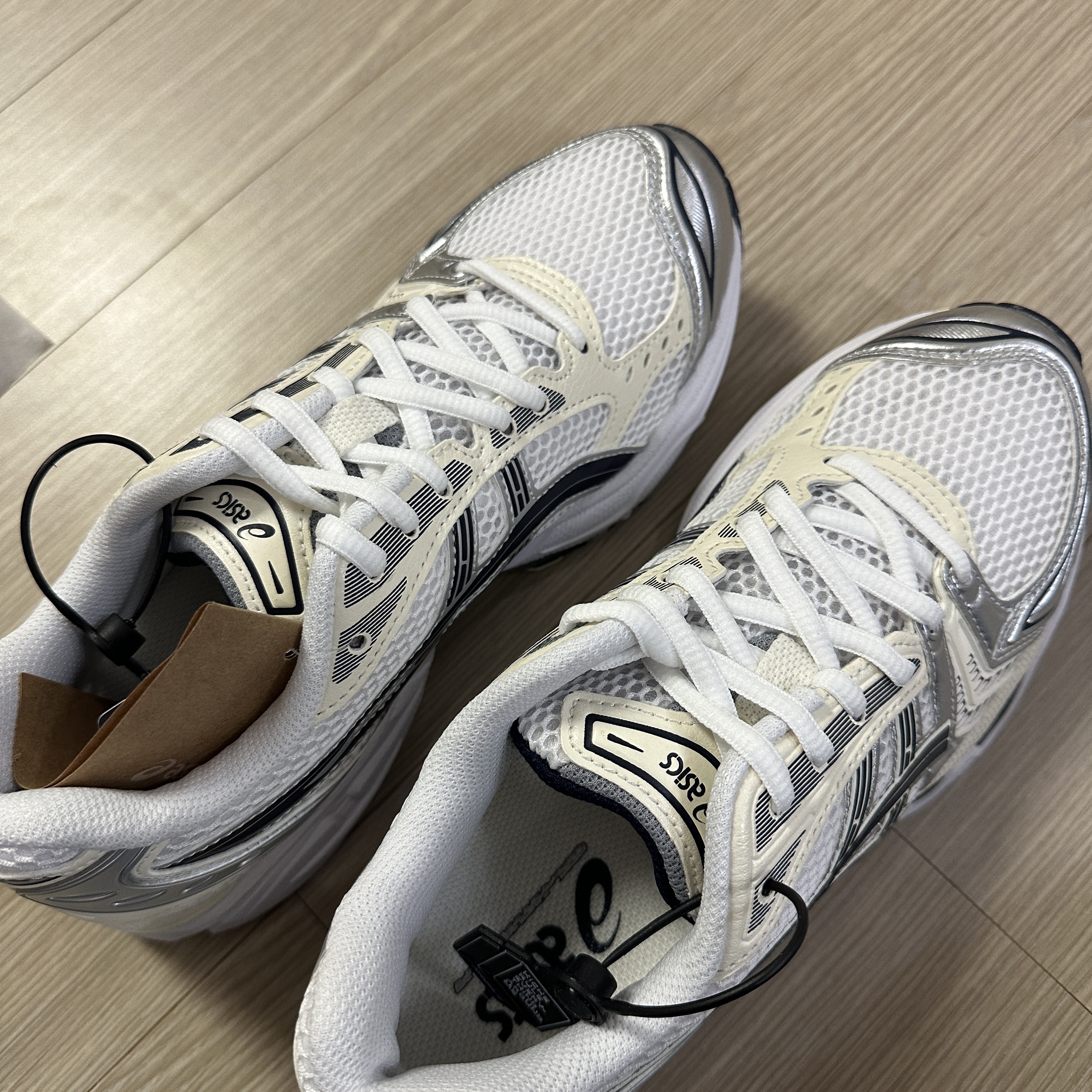 (W) Asics Gel-Kayano 14 White Midnight 착용 스타일 - 3