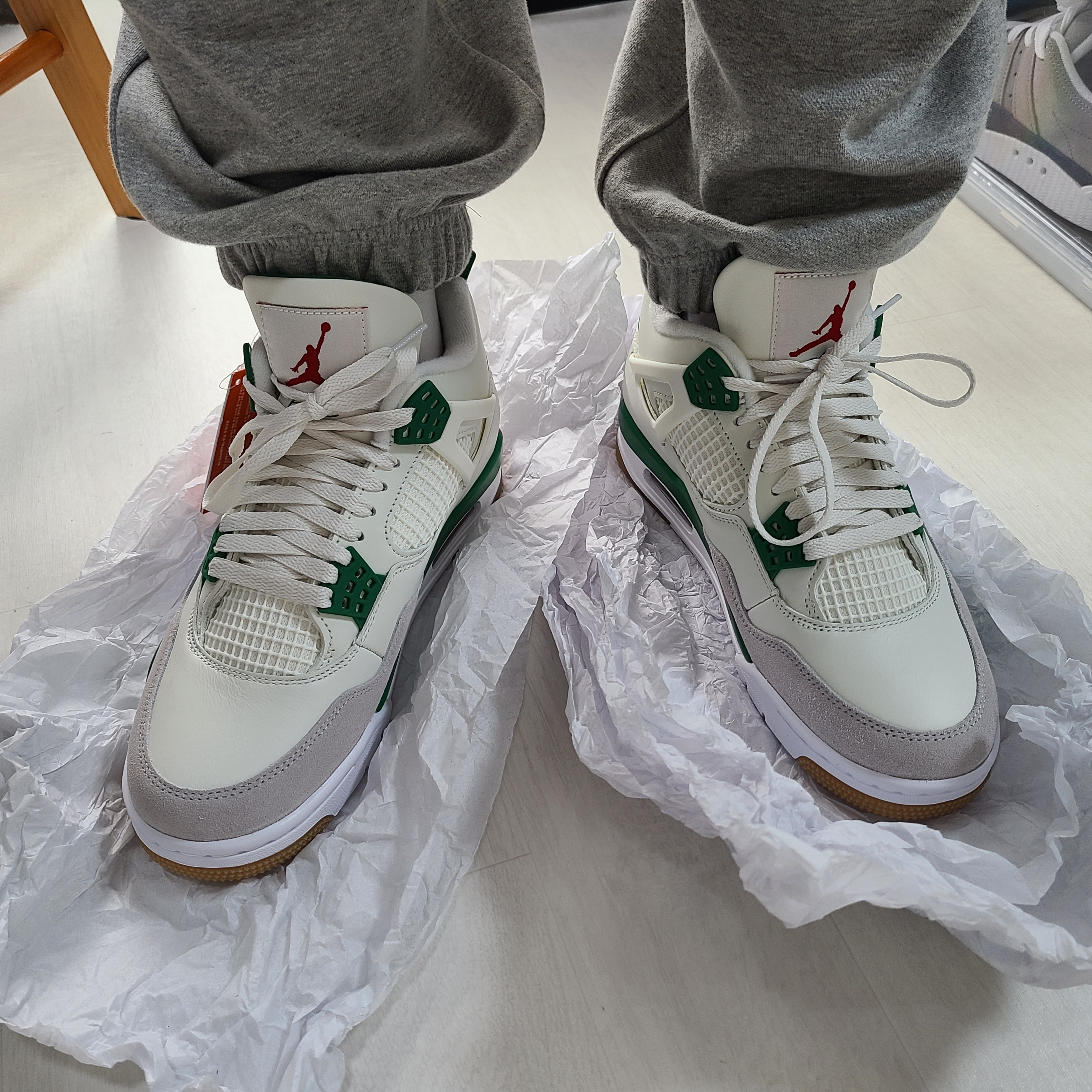 Jordan 4 x Nike SB Retro SP Pine Green 착용 스타일 - 1