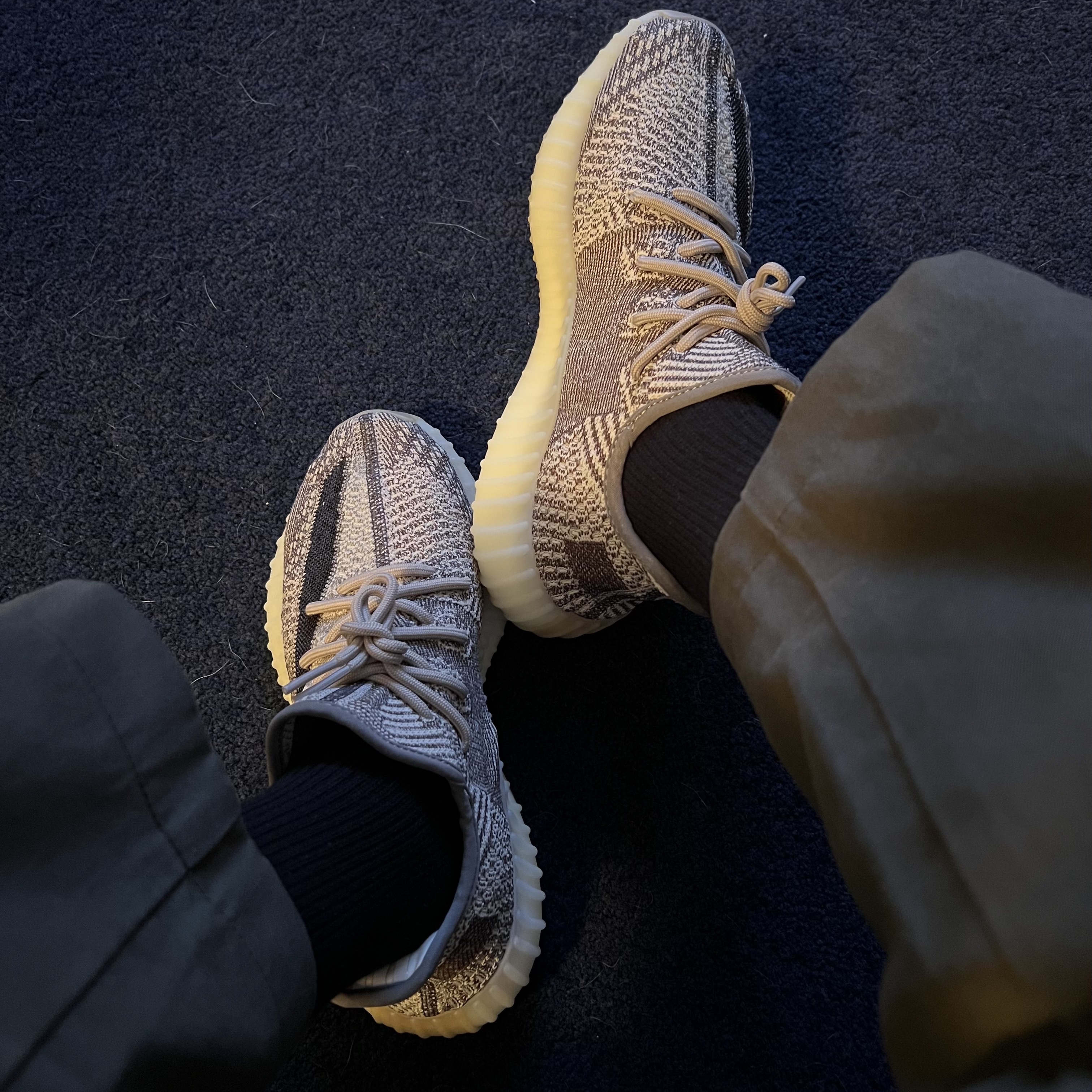 Adidas Yeezy Boost 350 V2 Zyon 착용 스타일 - 3