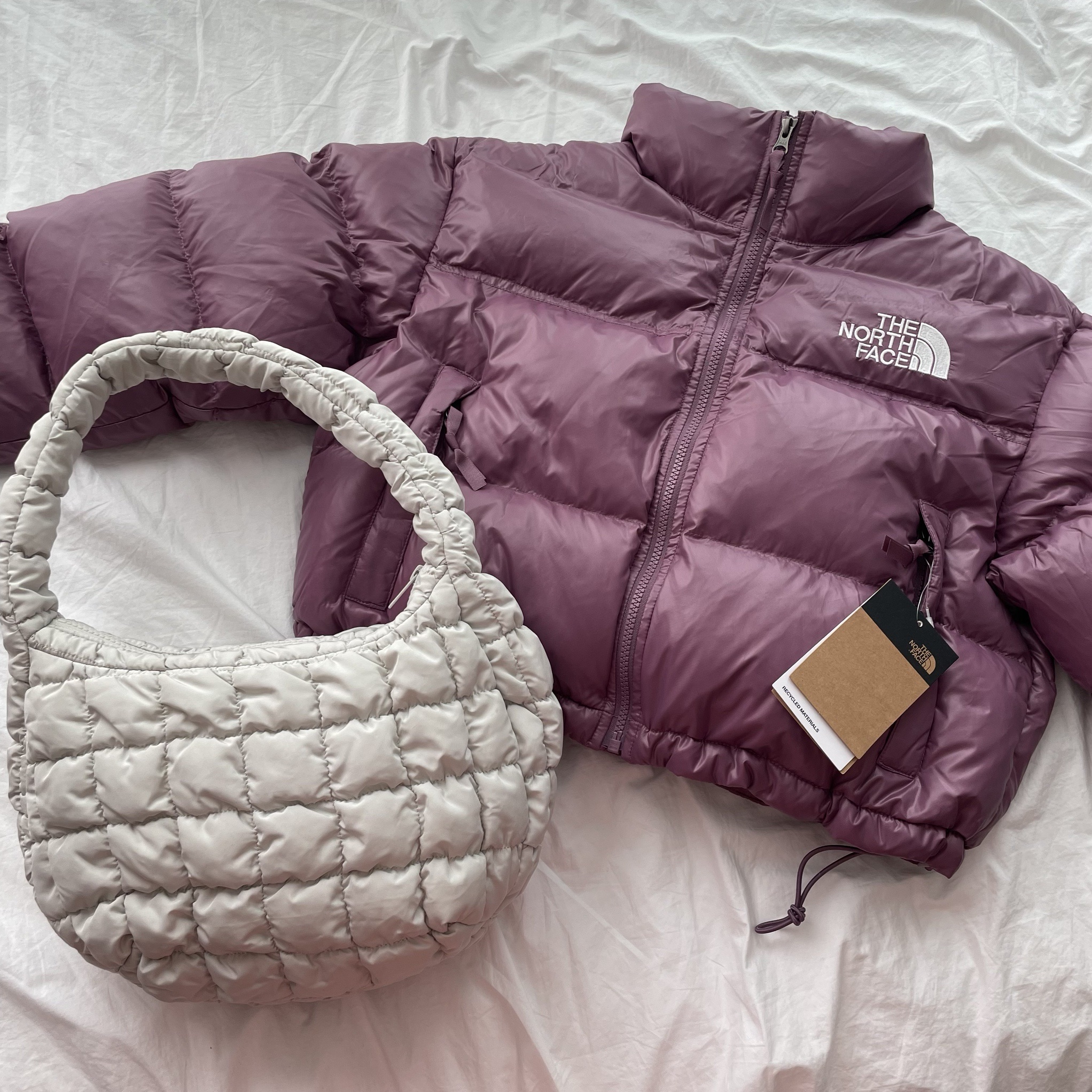 (W) The North Face Nuptse Short Jacket Pikes Purple, COS Quilted Mini Bag Light Grey 착용 스타일