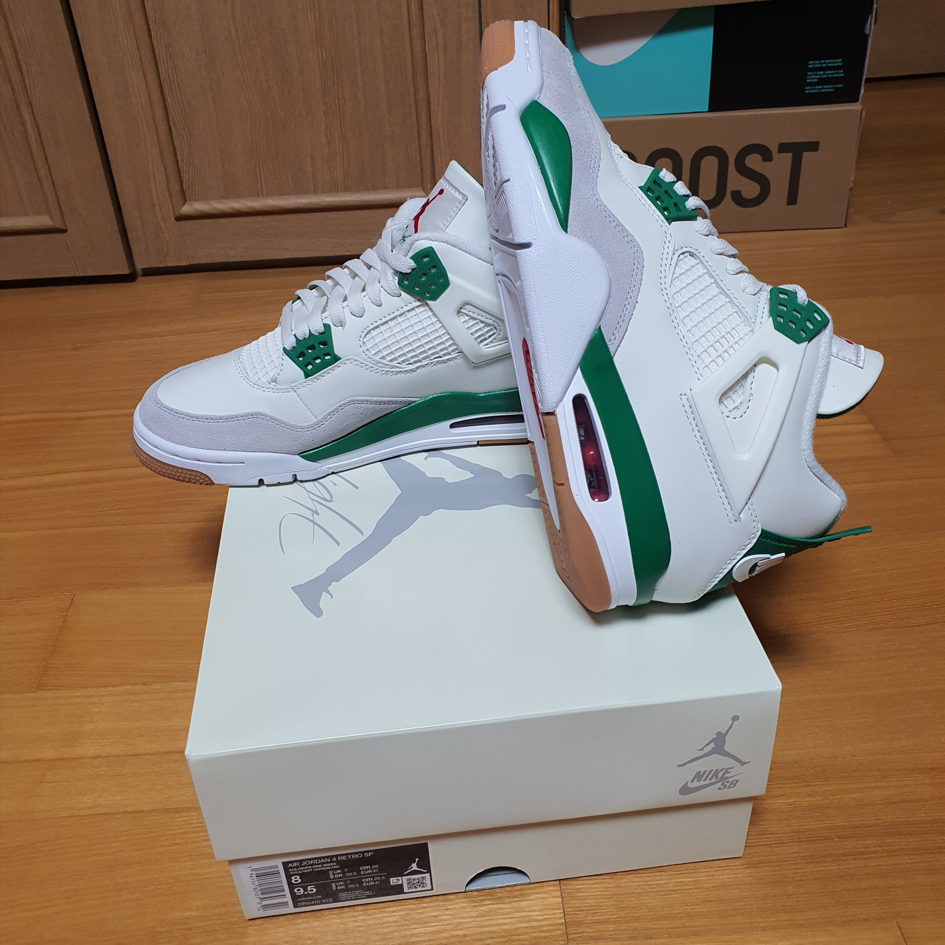 Jordan 4 x Nike SB Retro SP Pine Green 착용 스타일 - 5