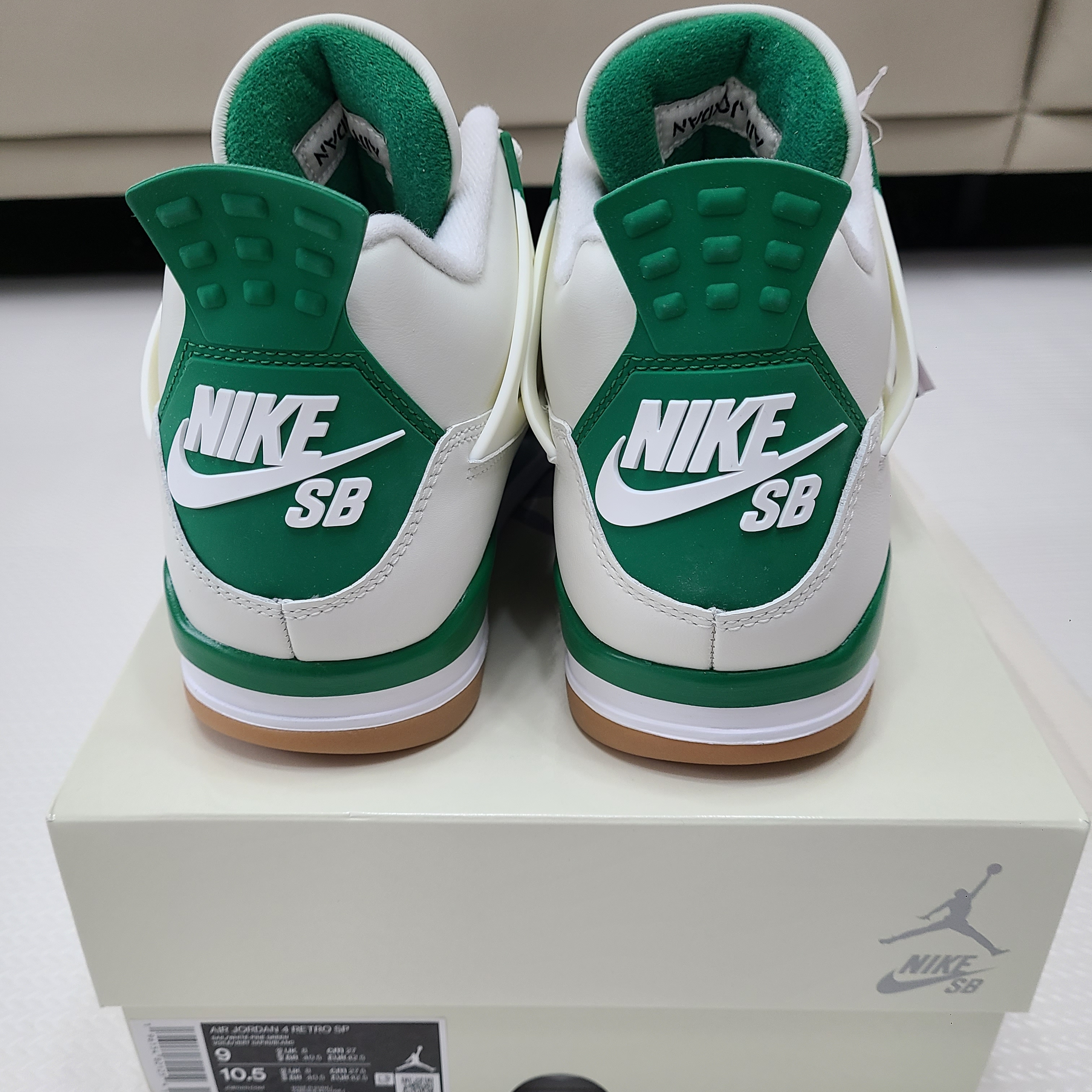Jordan 4 x Nike SB Retro SP Pine Green 착용 스타일 - 3