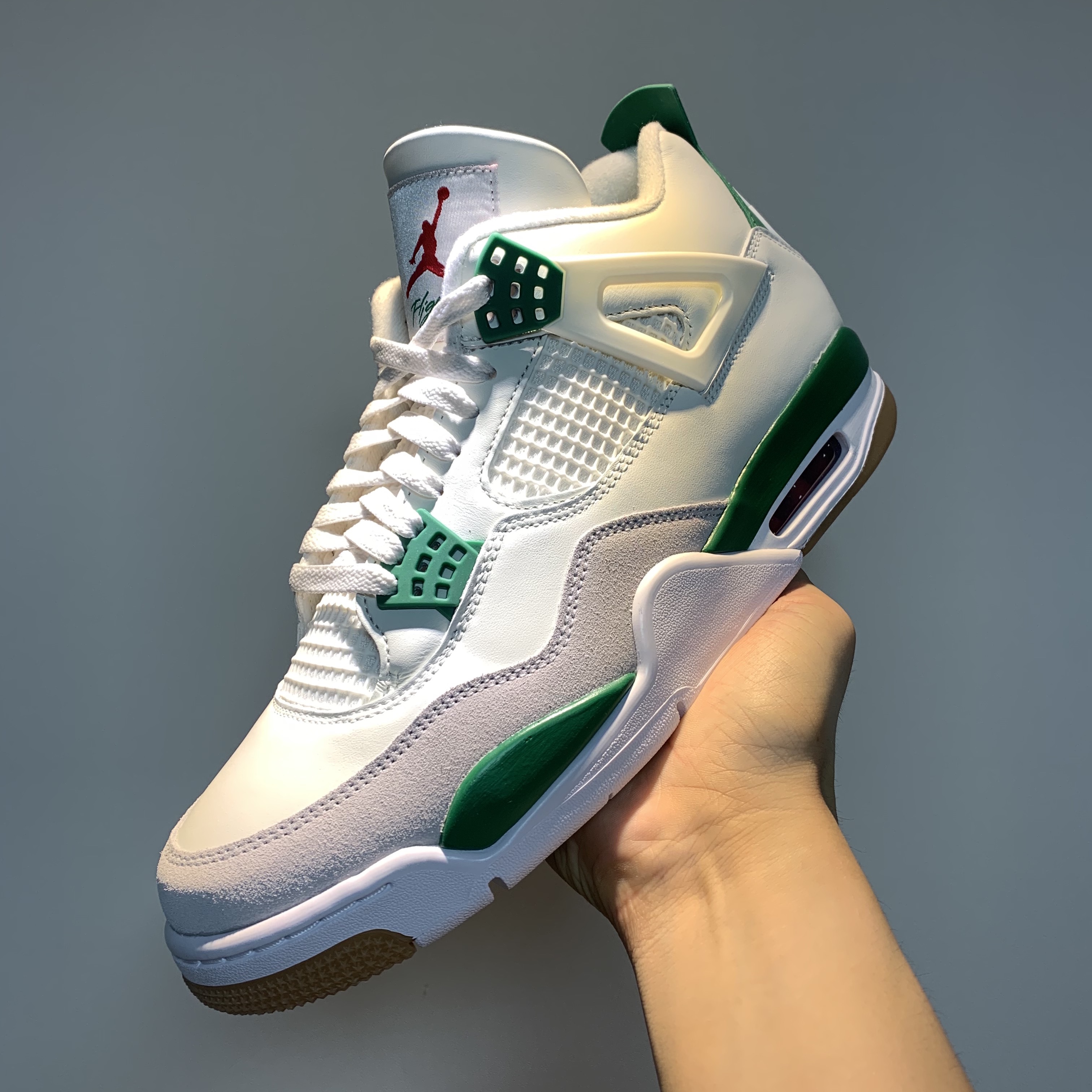 Jordan 4 x Nike SB Retro SP Pine Green 착용 스타일