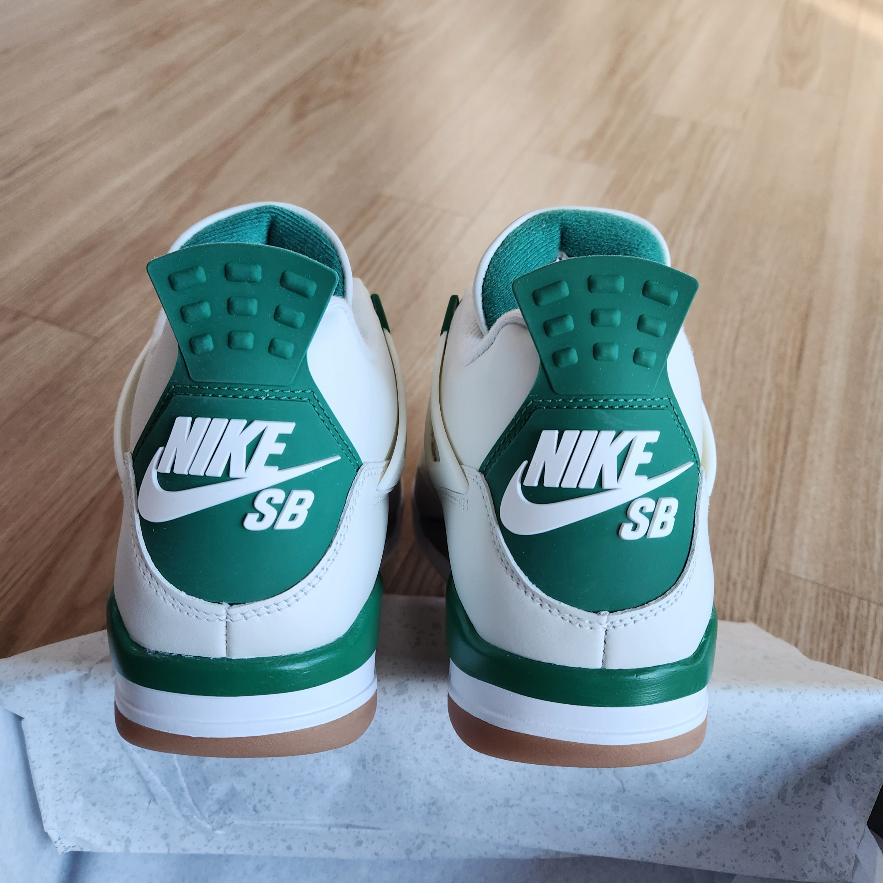 Jordan 4 x Nike SB Retro SP Pine Green 착용 스타일 - 3